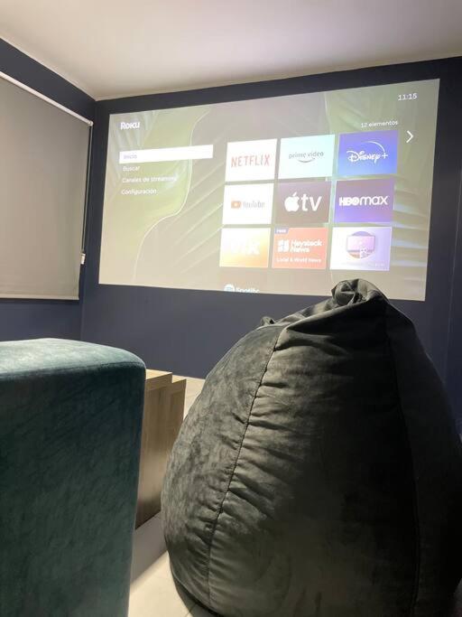 Apartamento a 1 cuadra vía Barichara, con cine.