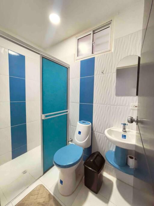 Apartamento a 1 cuadra vía Barichara, con cine.