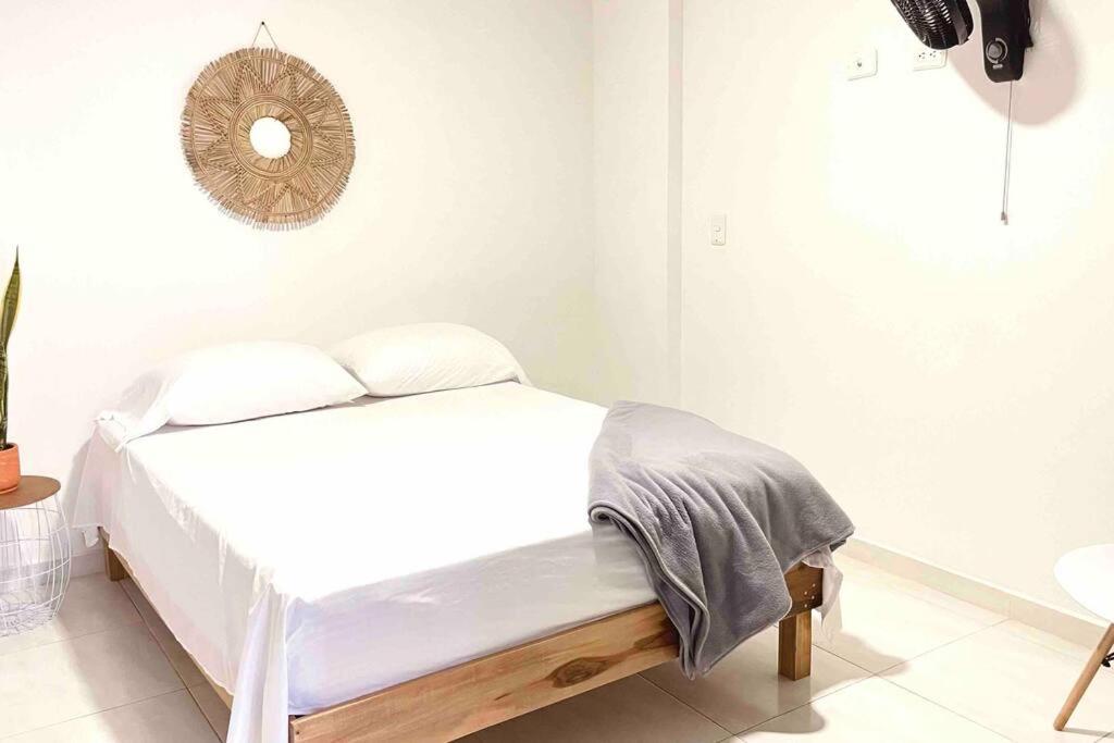 Apartamento a 1 cuadra vía Barichara, con cine.