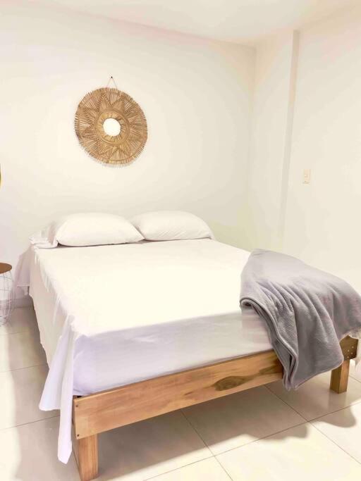 Apartamento a 1 cuadra vía Barichara, con cine.