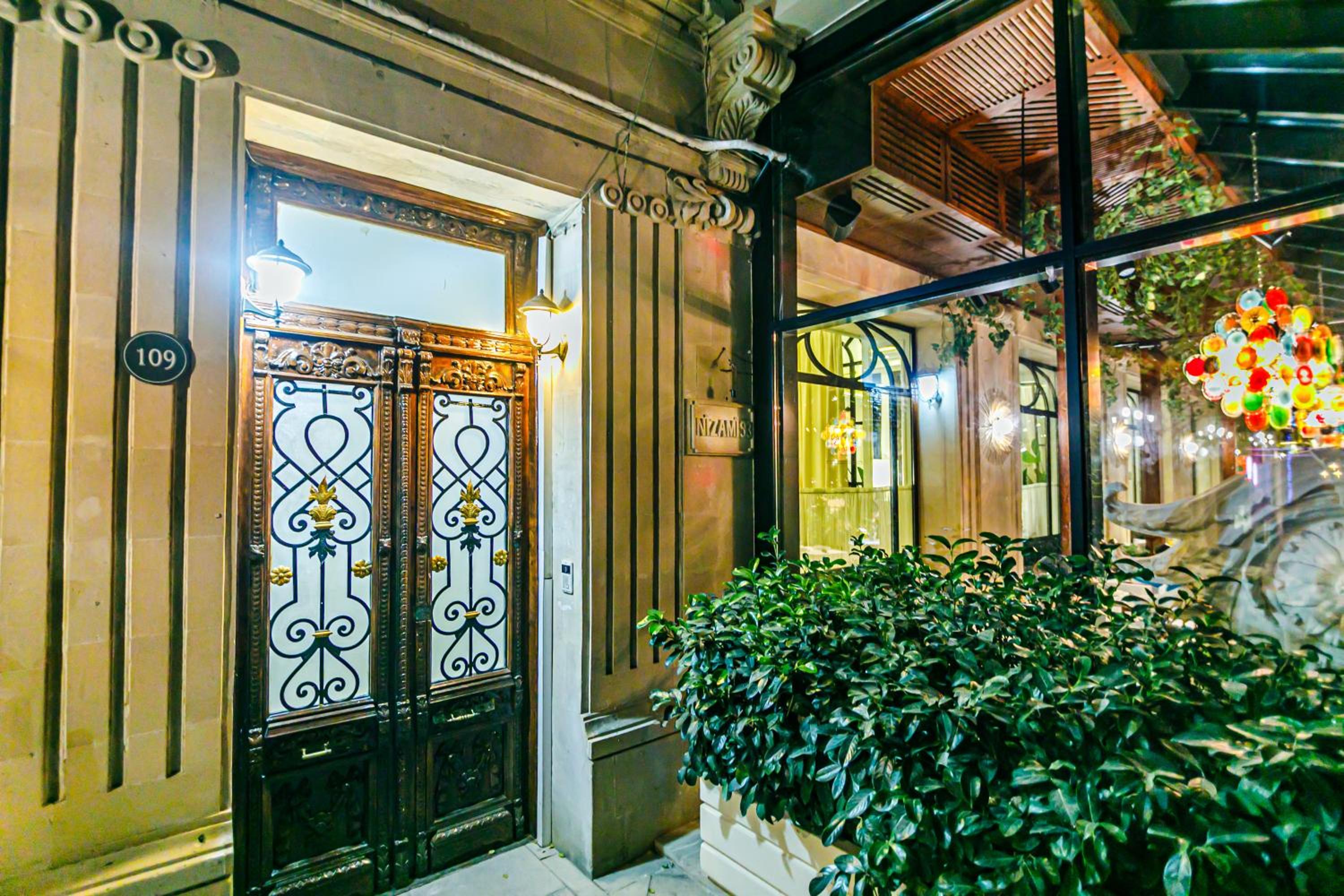 Apartment on Nizami 93
