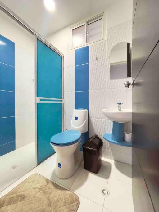 Apartamento a 1 cuadra vía Barichara, con cine.