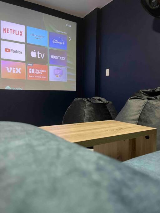 Apartamento a 1 cuadra vía Barichara, con cine.