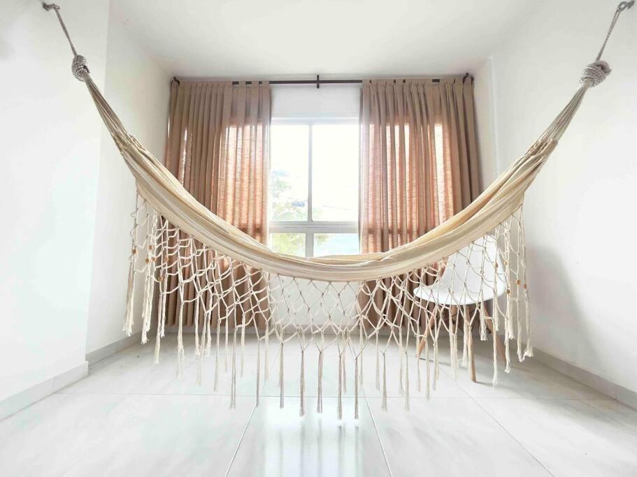 Apartamento a 1 cuadra vía Barichara, con cine.