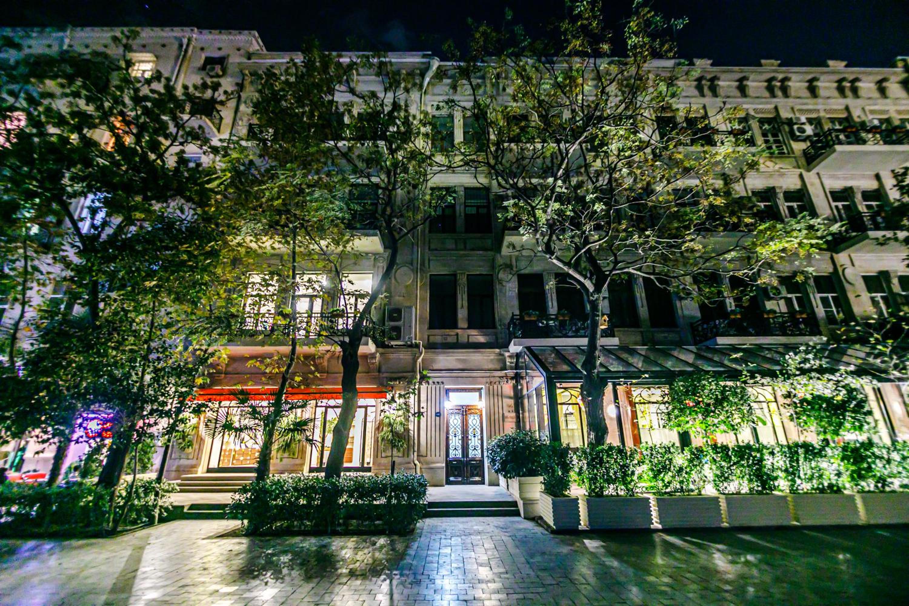 Apartment on Nizami 93