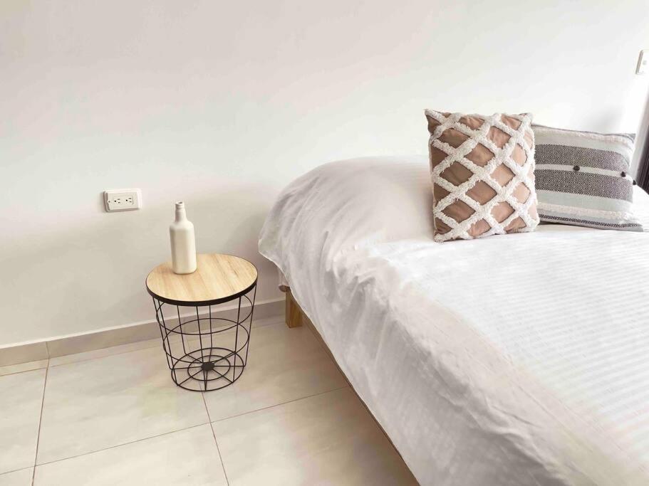 Apartamento a 1 cuadra vía Barichara, con cine.