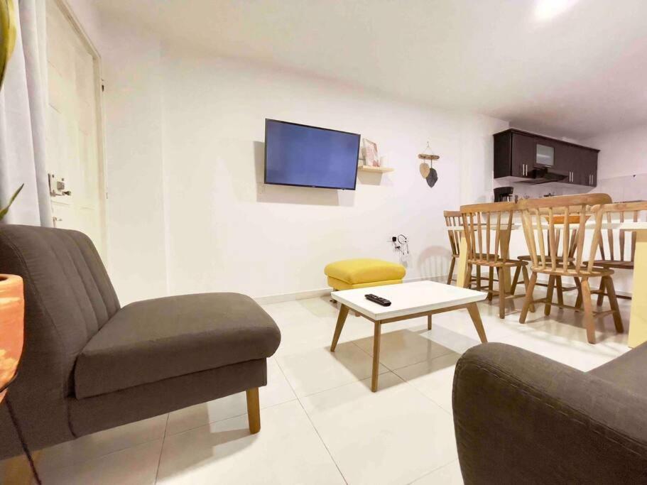 Apartamento a 1 cuadra vía Barichara, con cine.