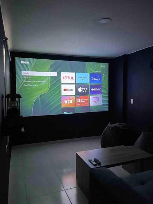 Apartamento a 1 cuadra vía Barichara, con cine.