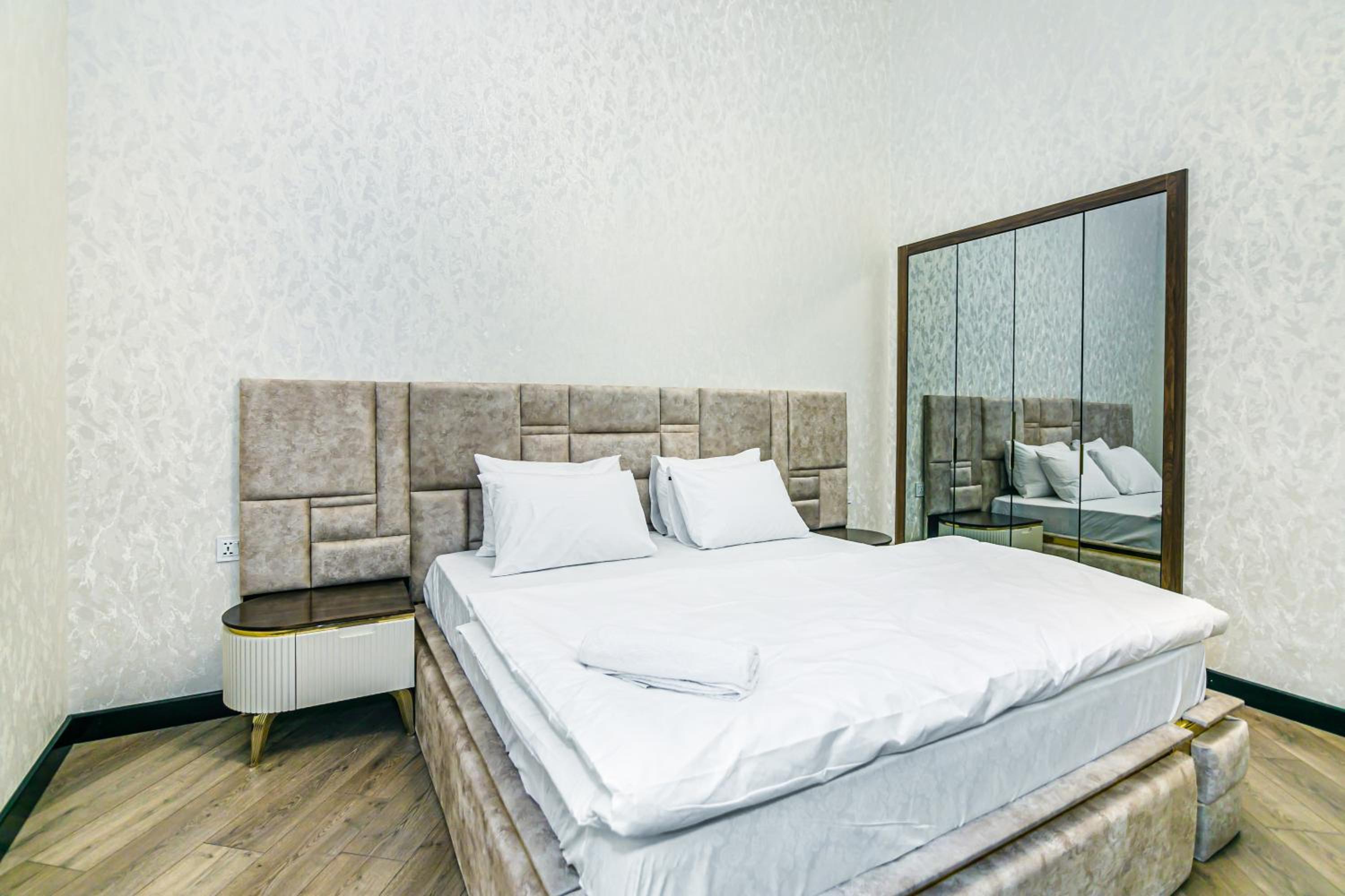 Apartment on Nizami 93