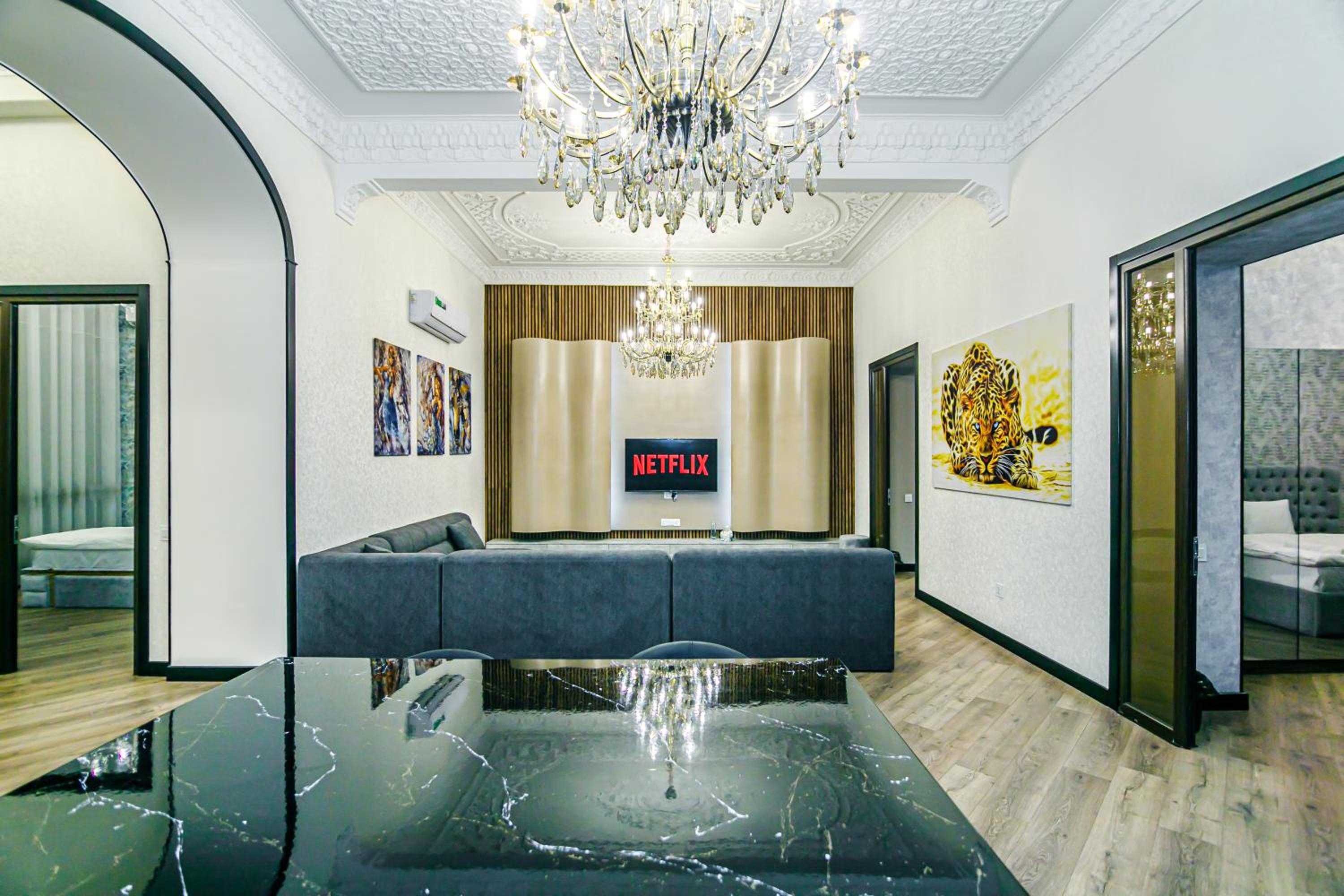 Apartment on Nizami 93