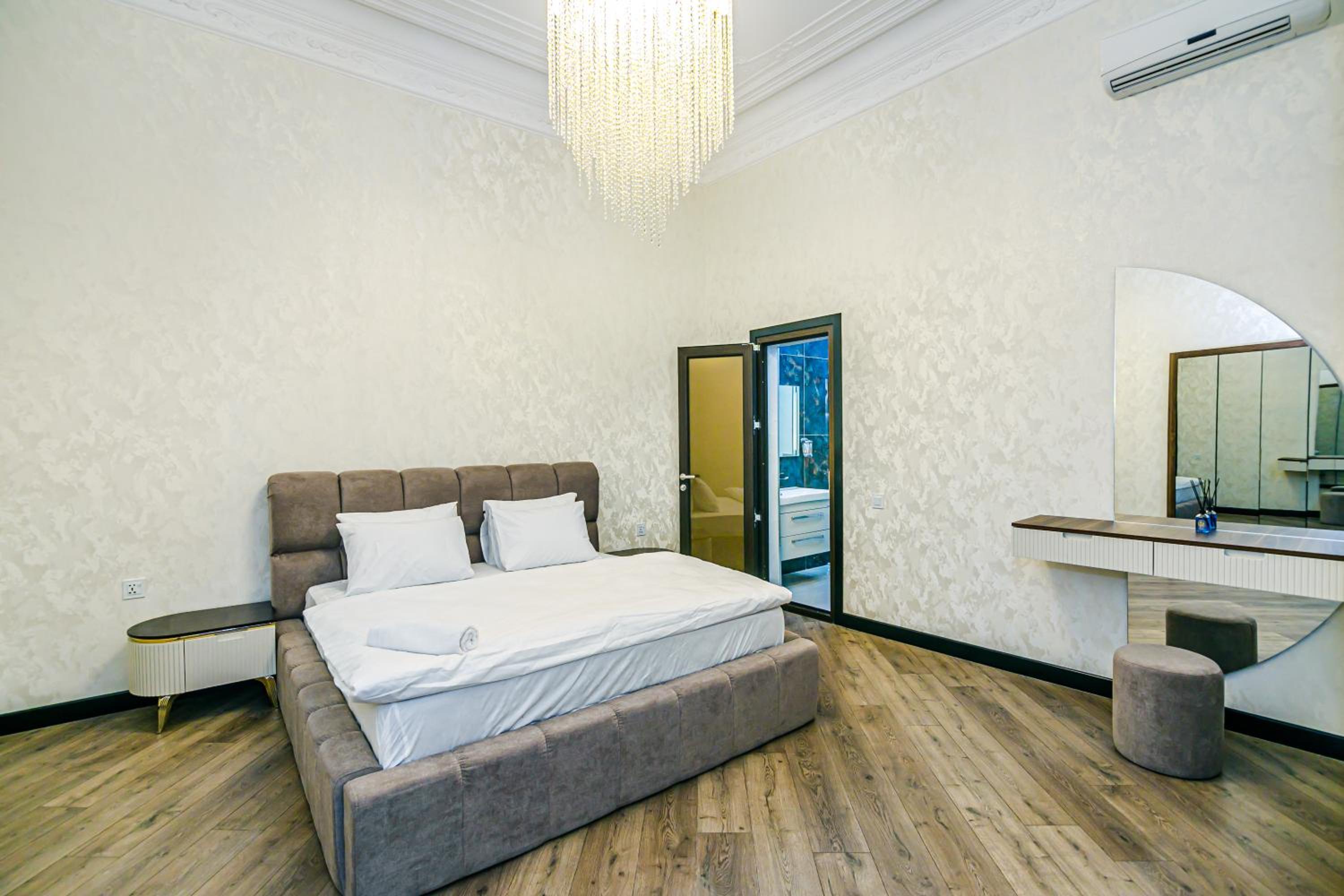 Apartment on Nizami 93