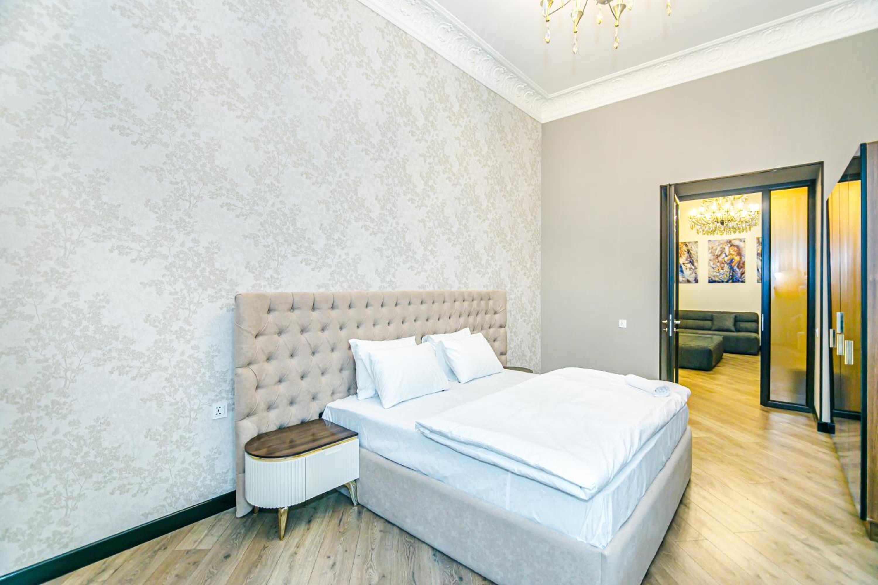 Apartment on Nizami 93