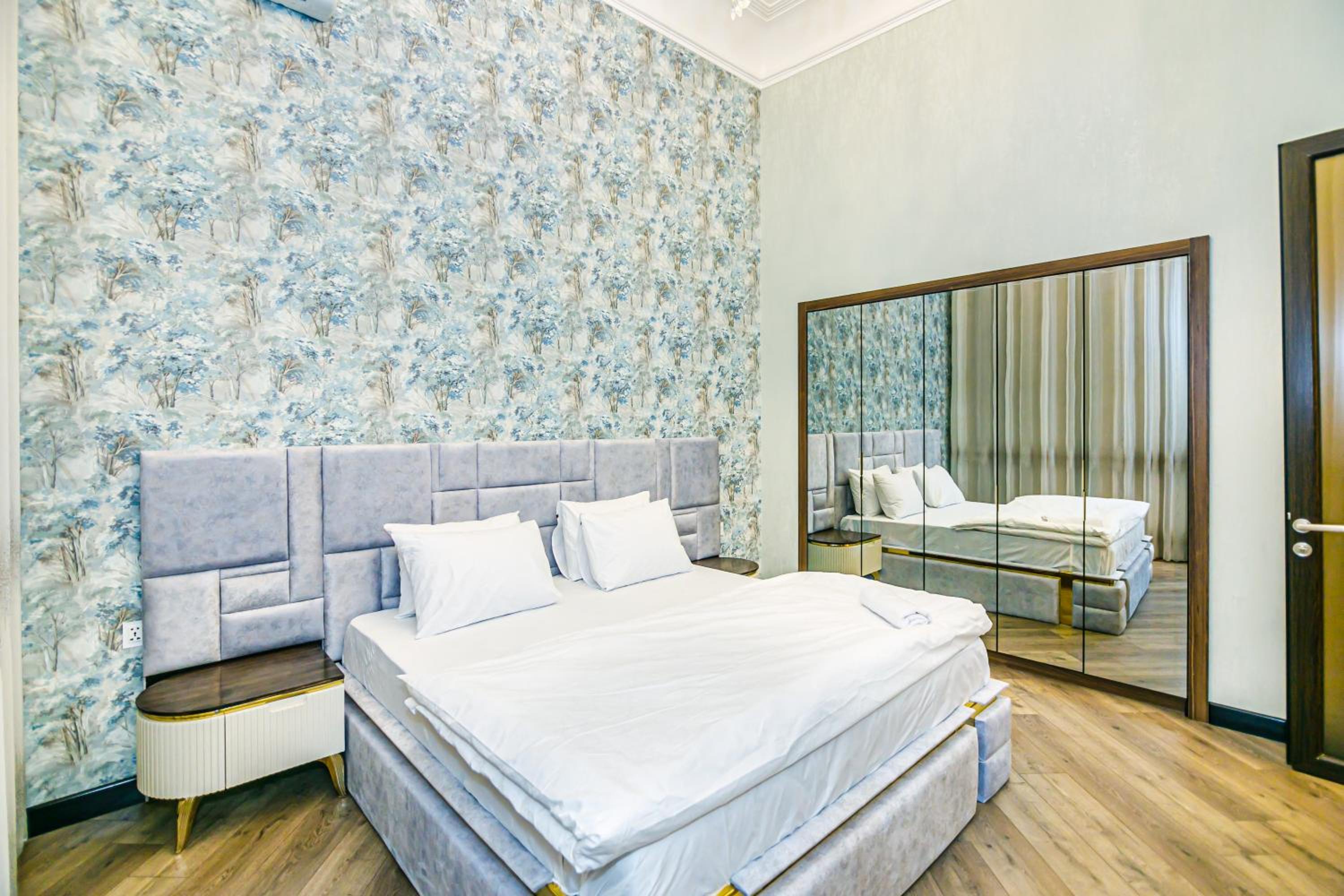 Apartment on Nizami 93