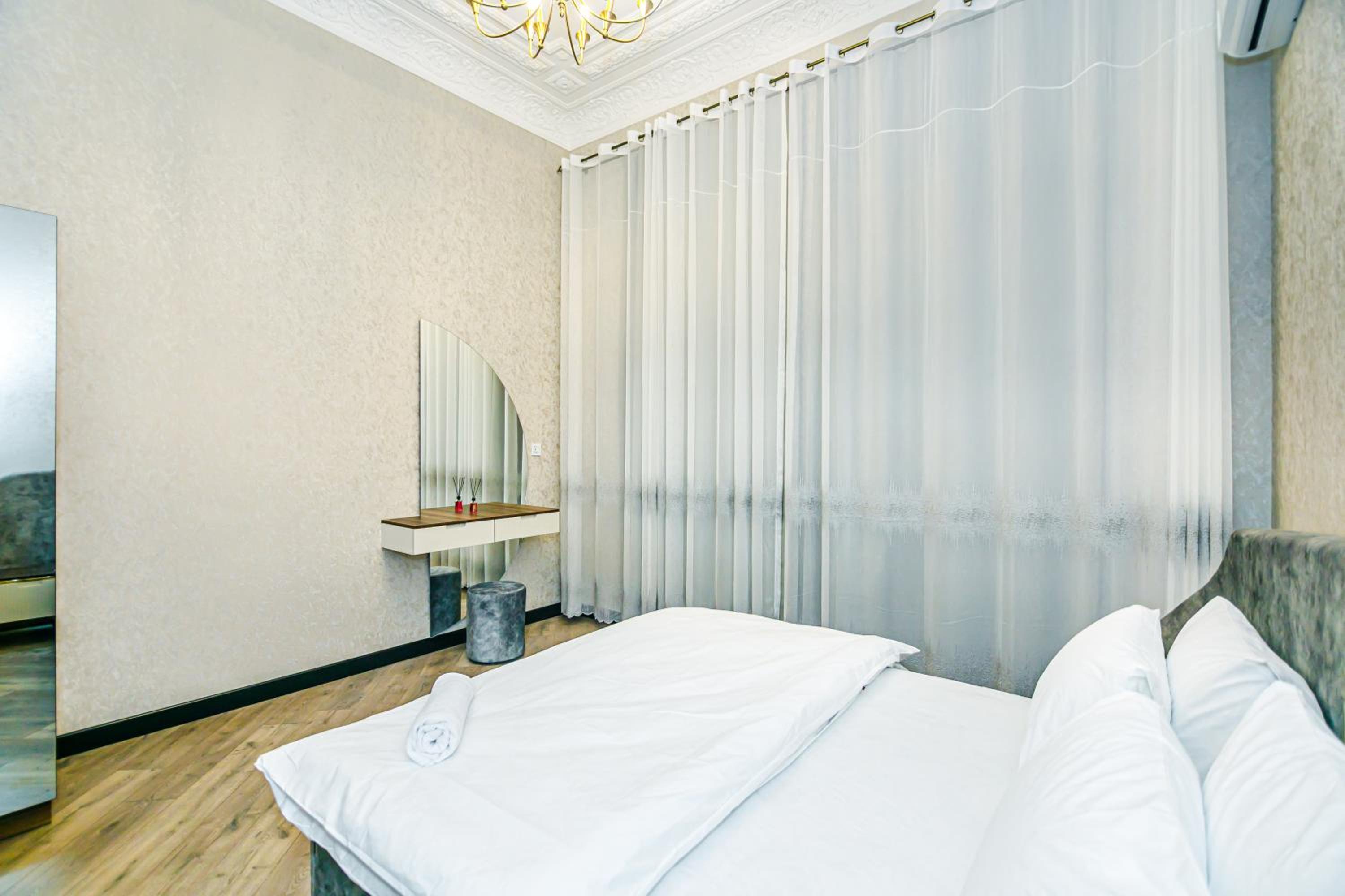 Apartment on Nizami 93
