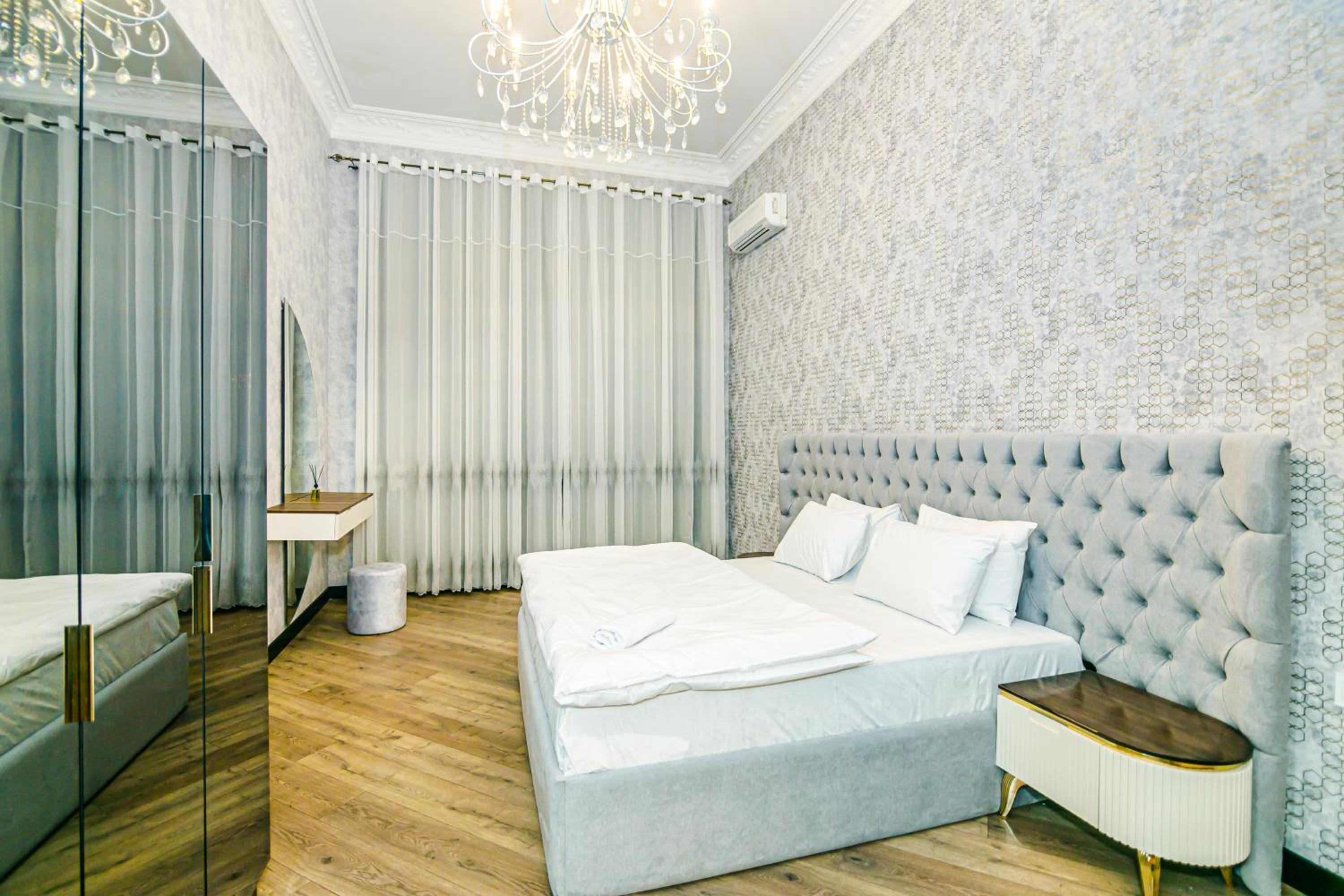 Apartment on Nizami 93