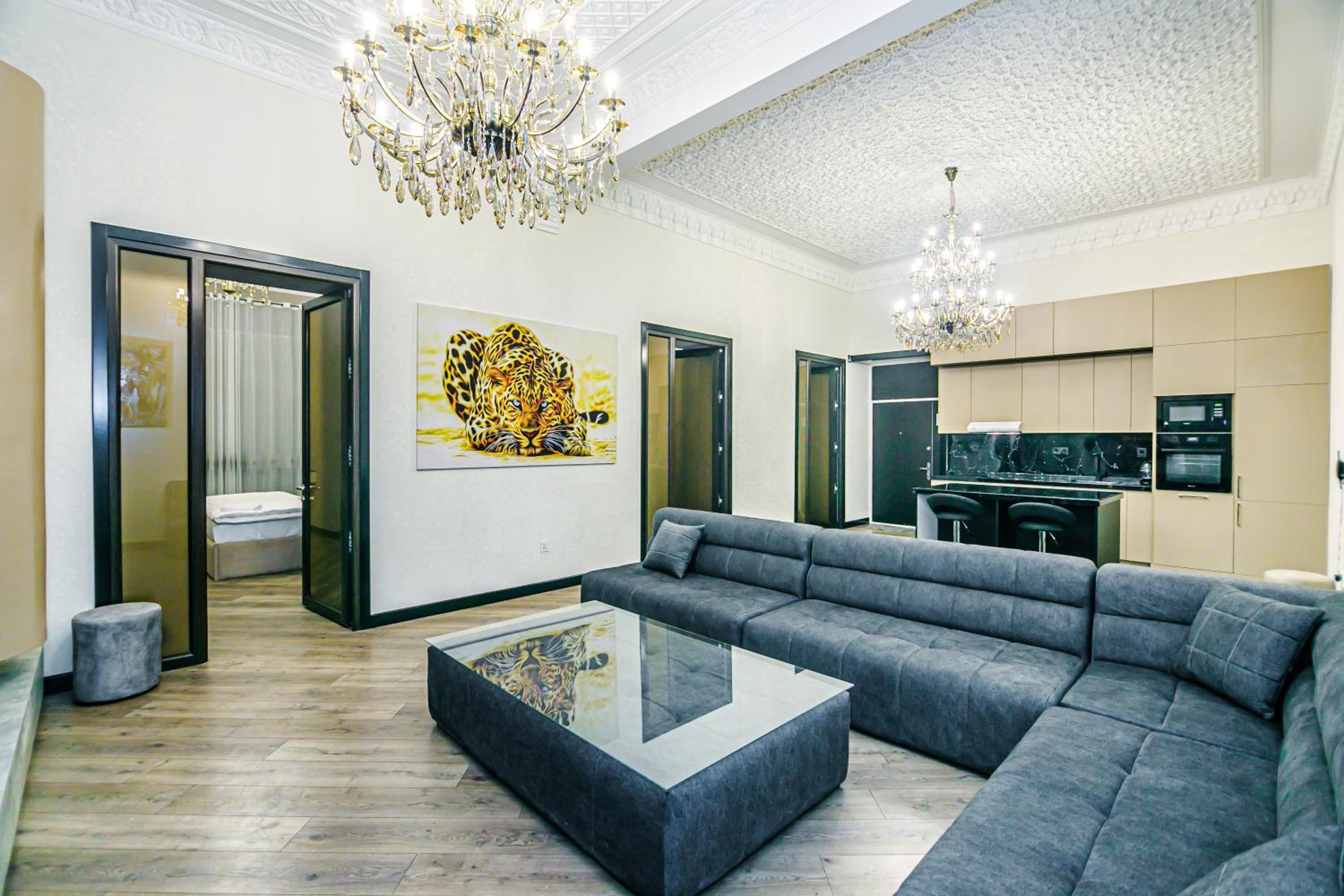 Apartment on Nizami 93