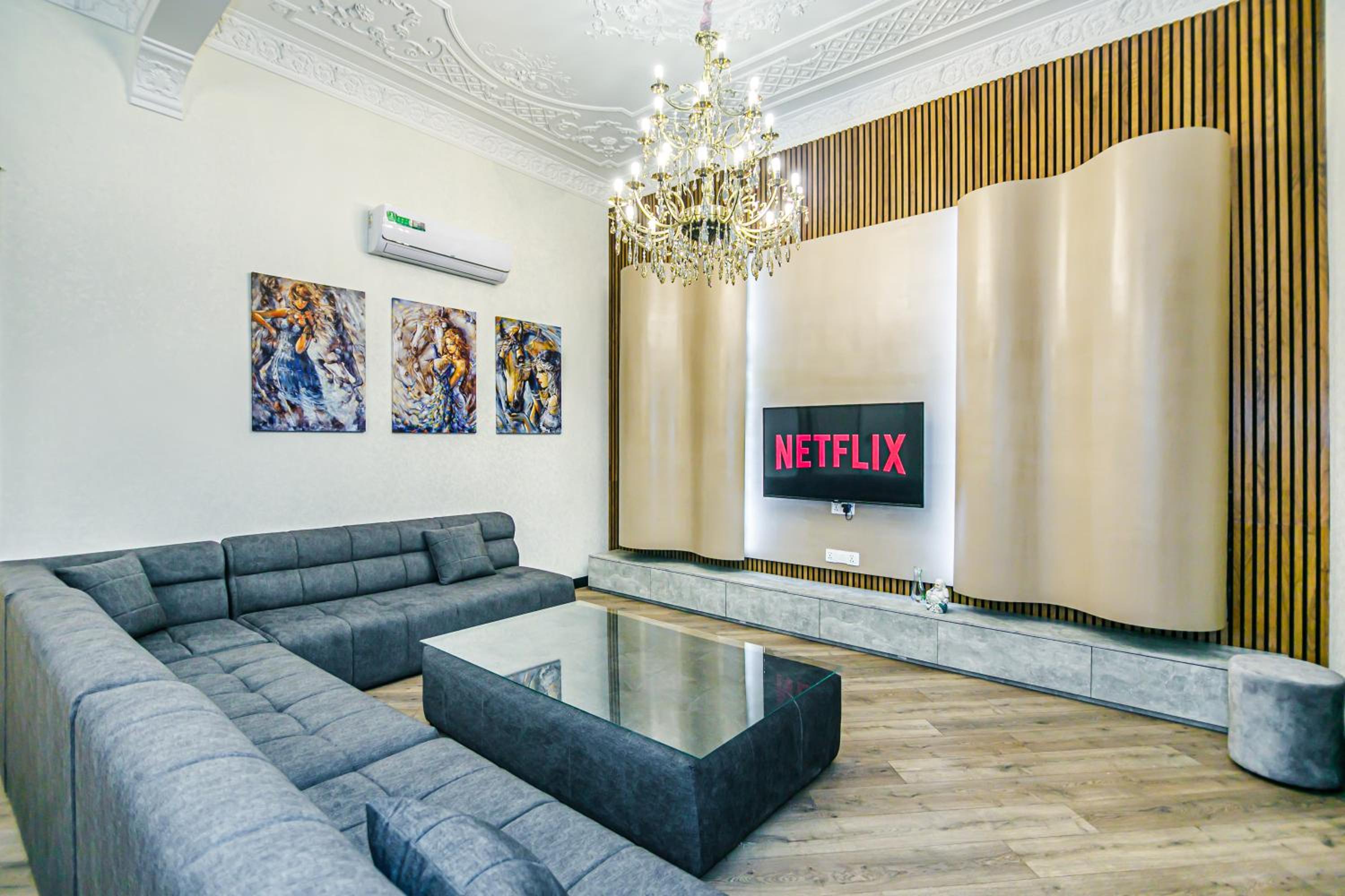 Apartment on Nizami 93