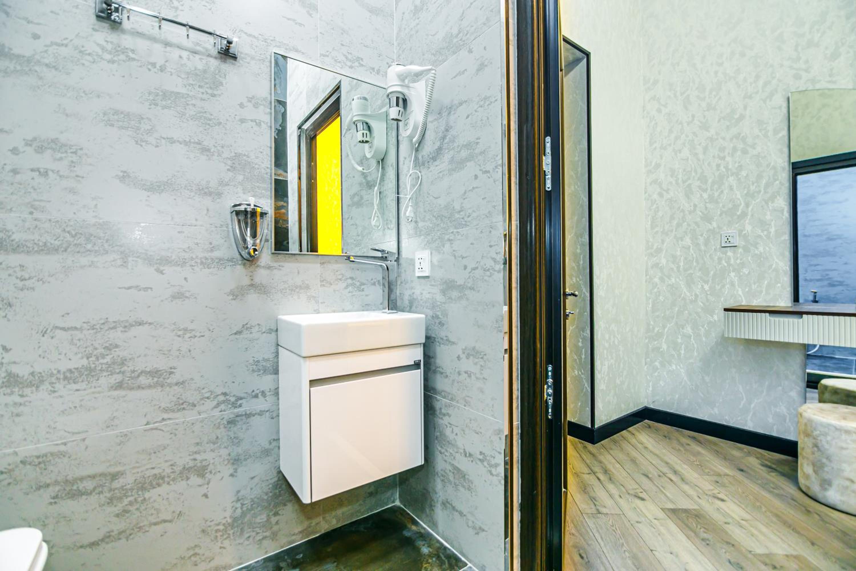 Apartment on Nizami 93