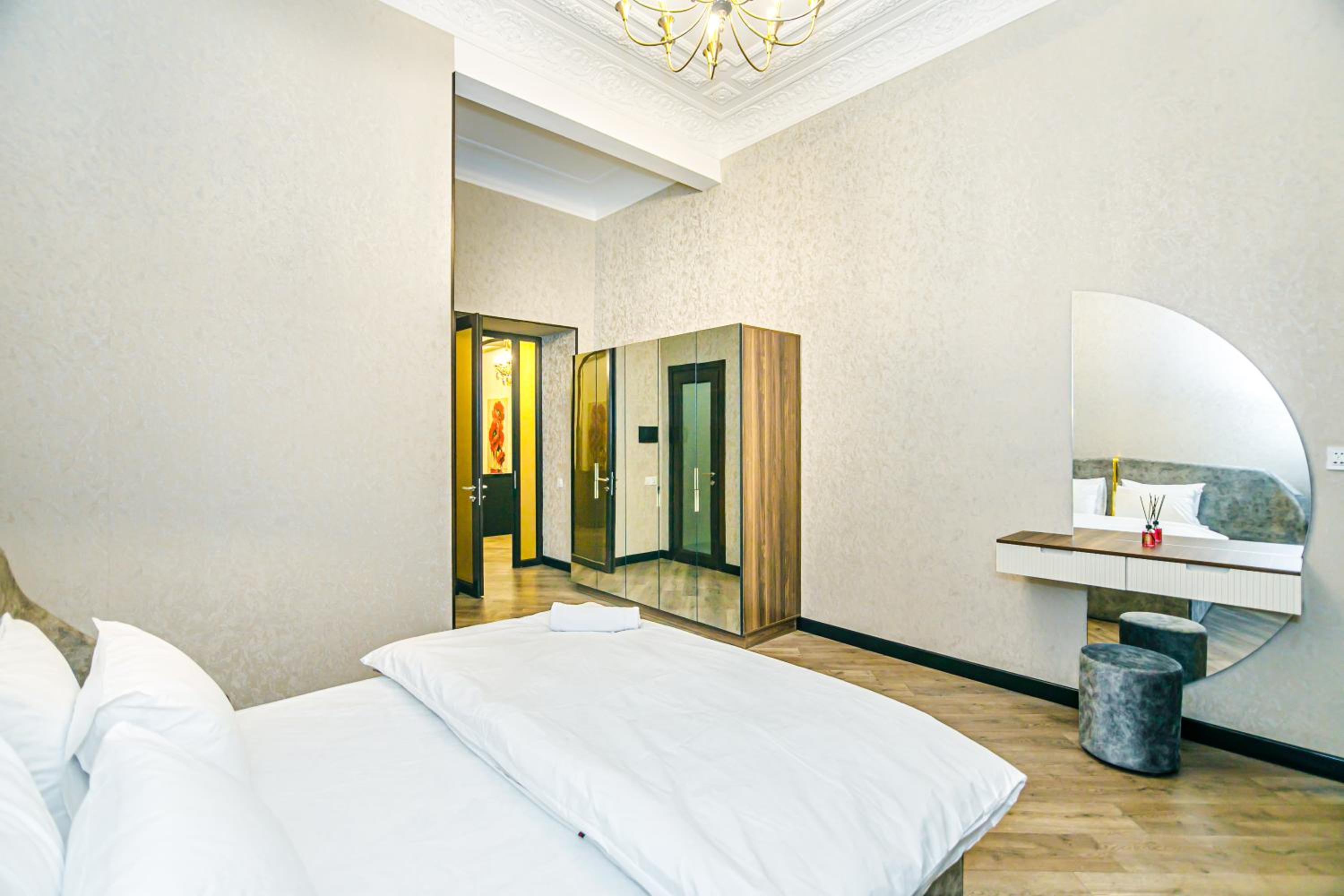 Apartment on Nizami 93
