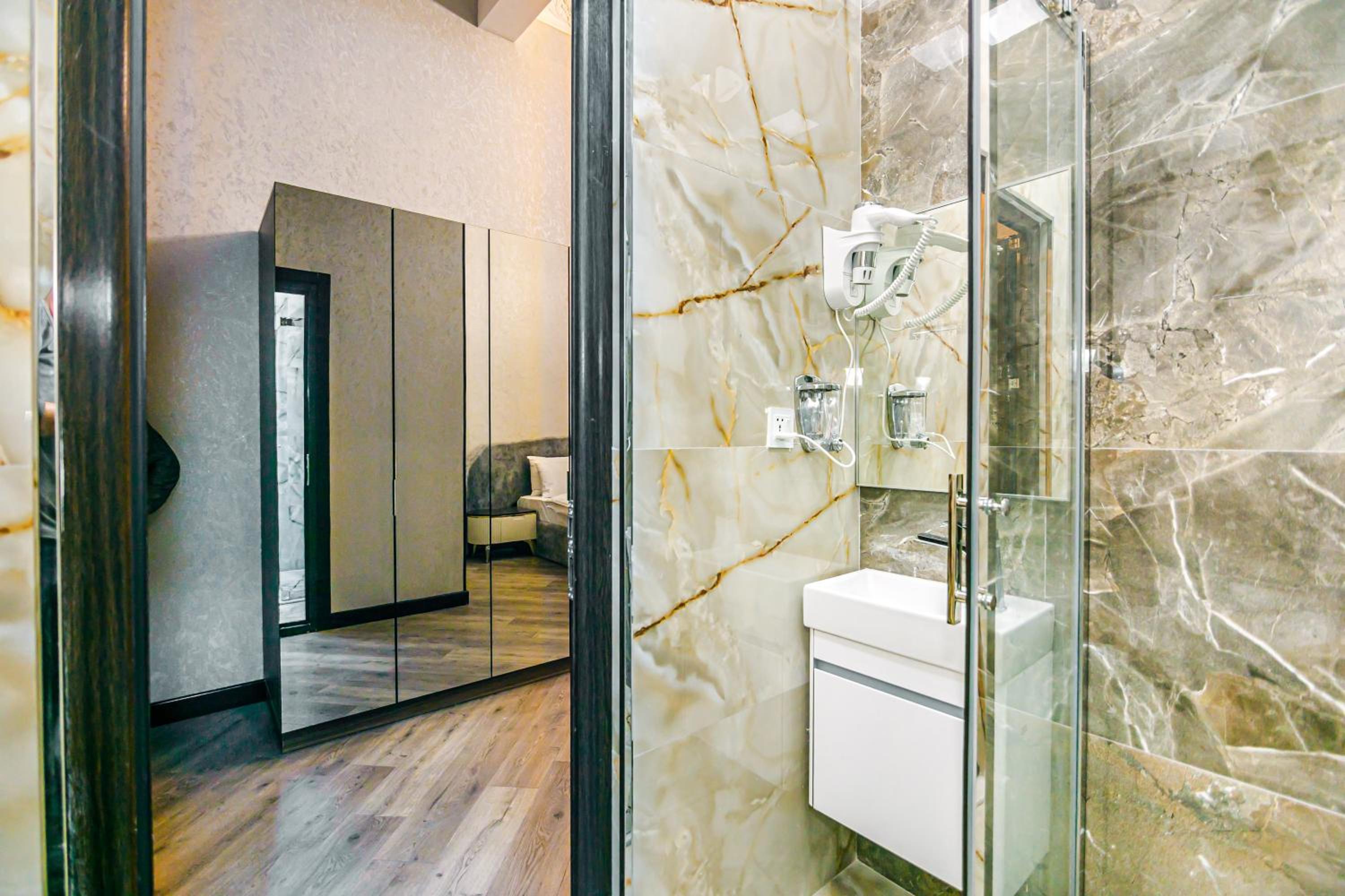 Apartment on Nizami 93
