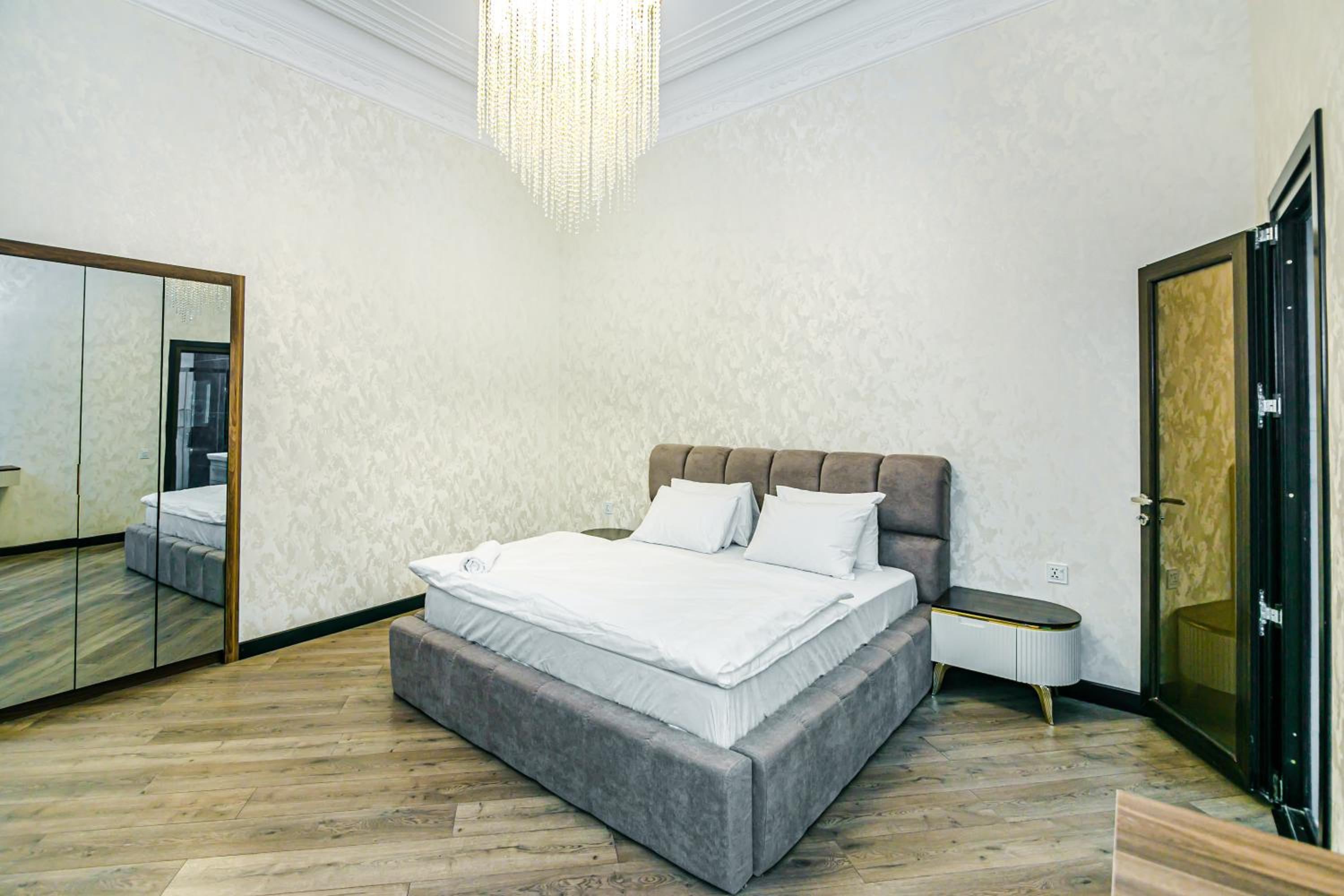 Apartment on Nizami 93