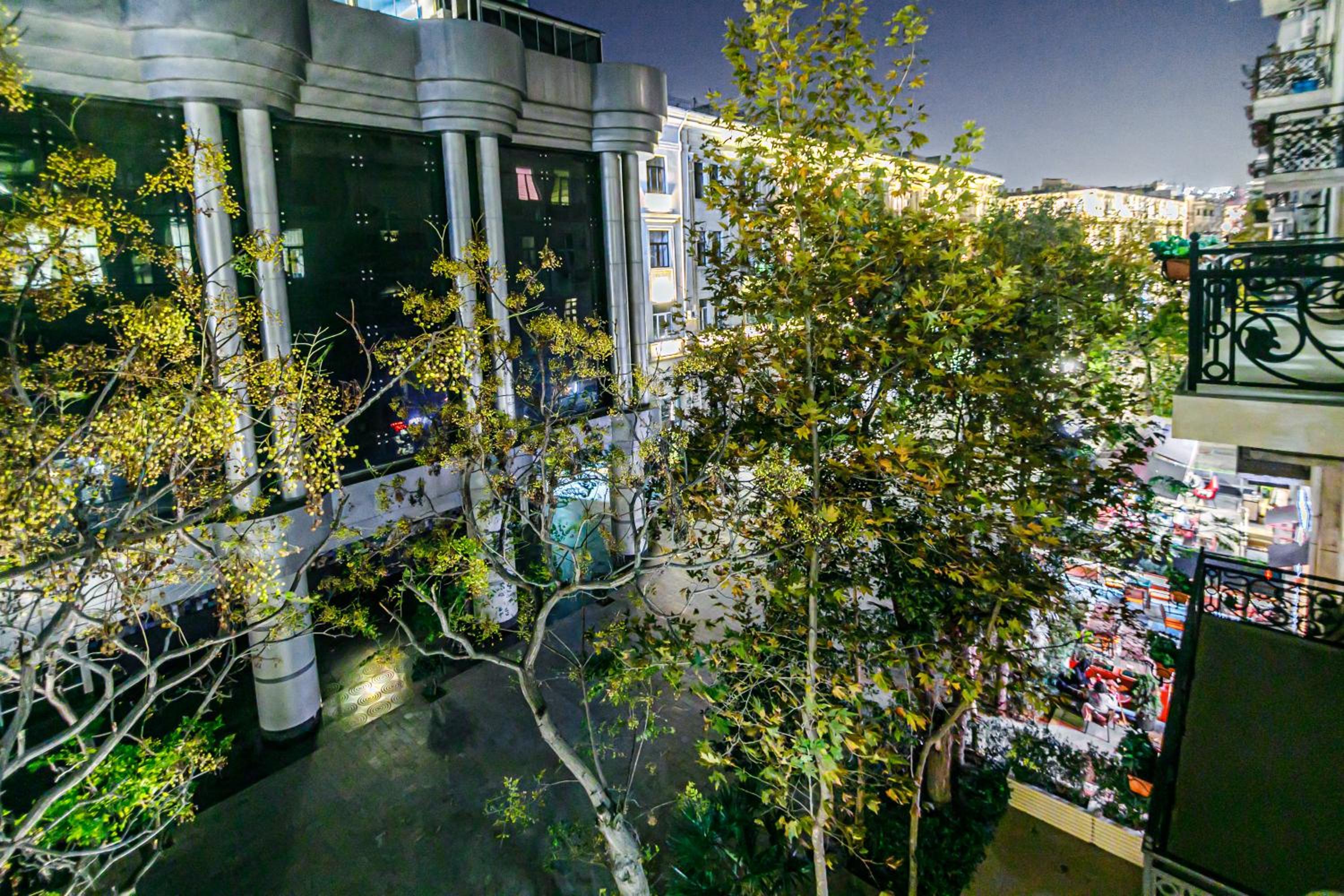 Apartment on Nizami 93