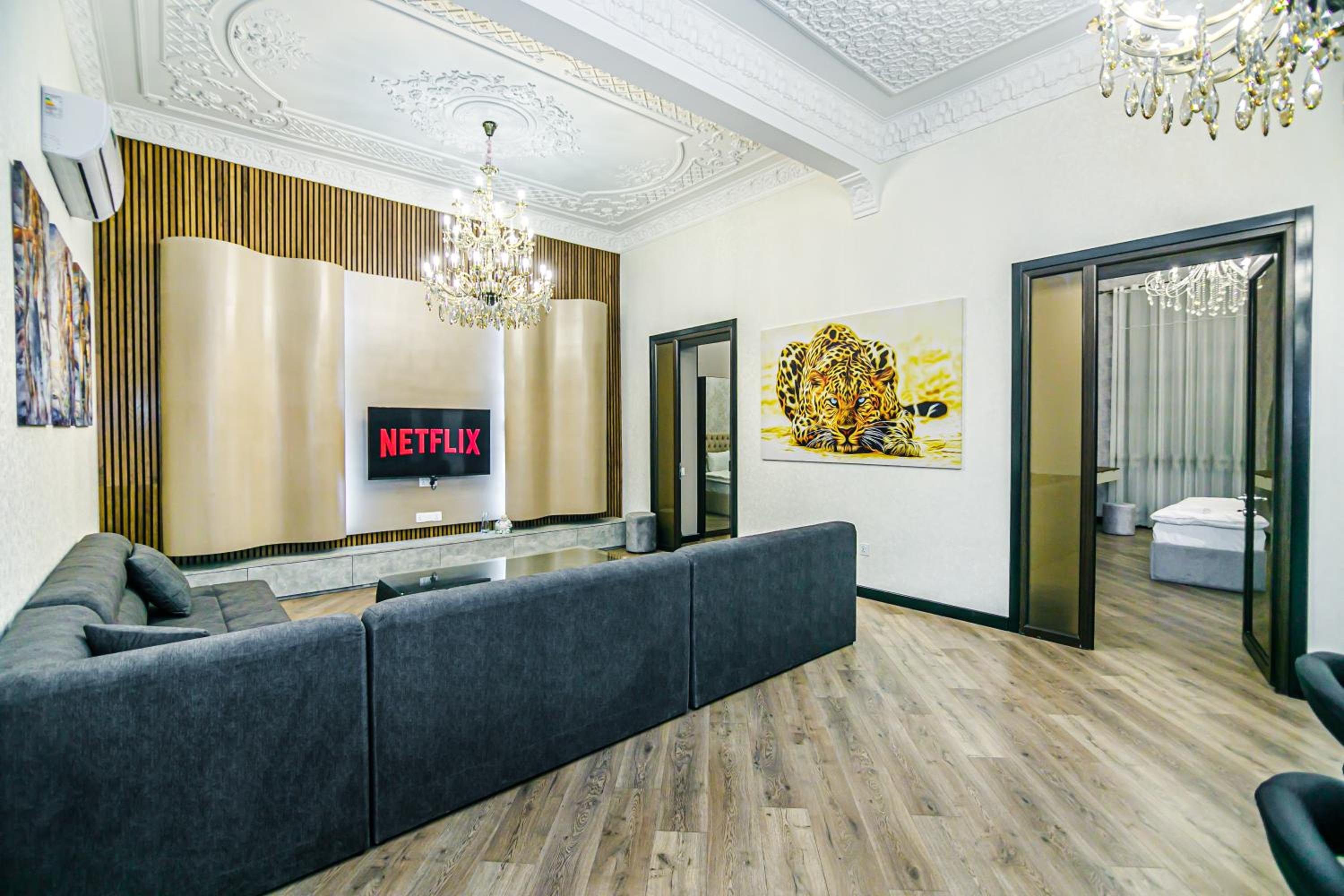 Apartment on Nizami 93