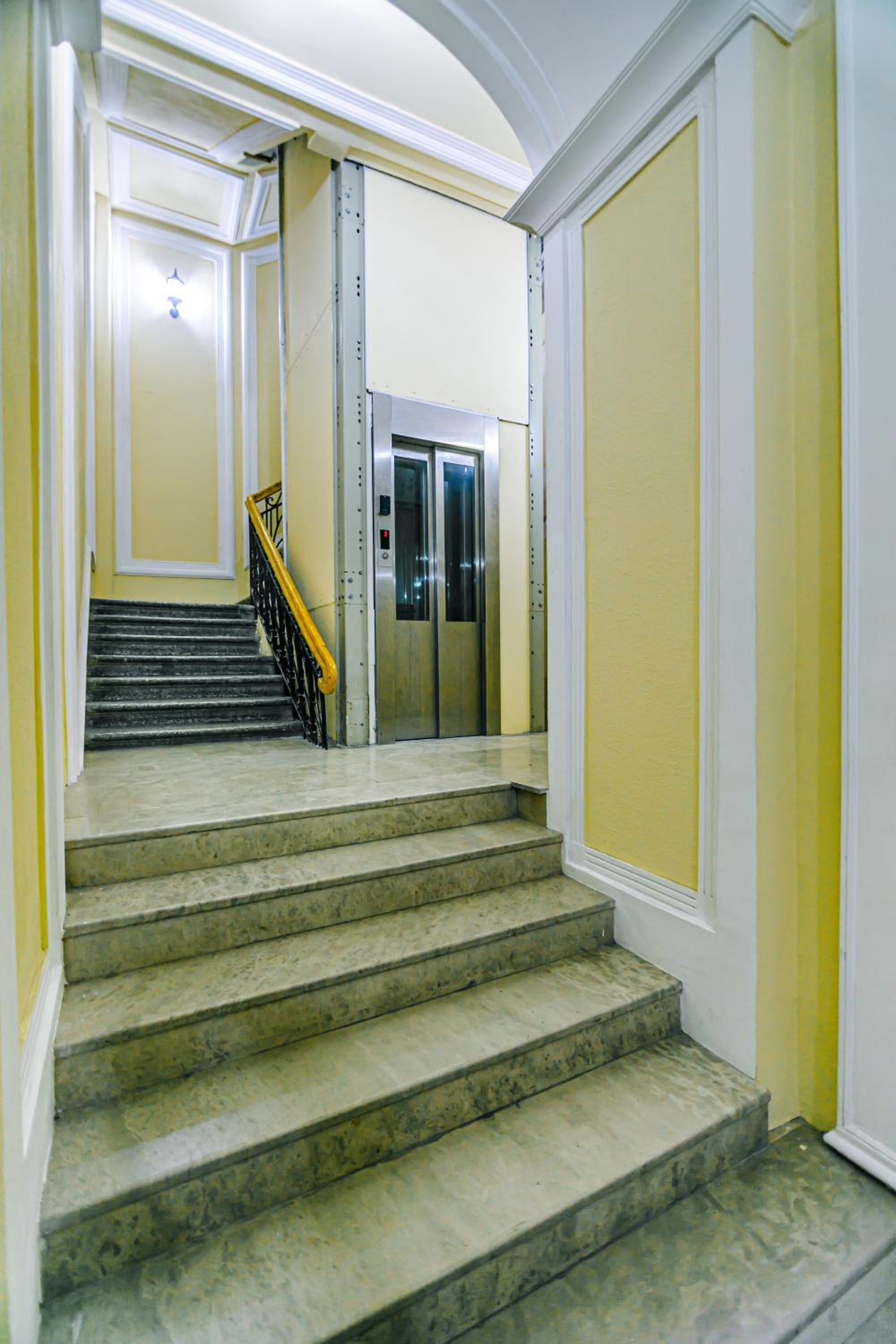 Apartment on Nizami 93