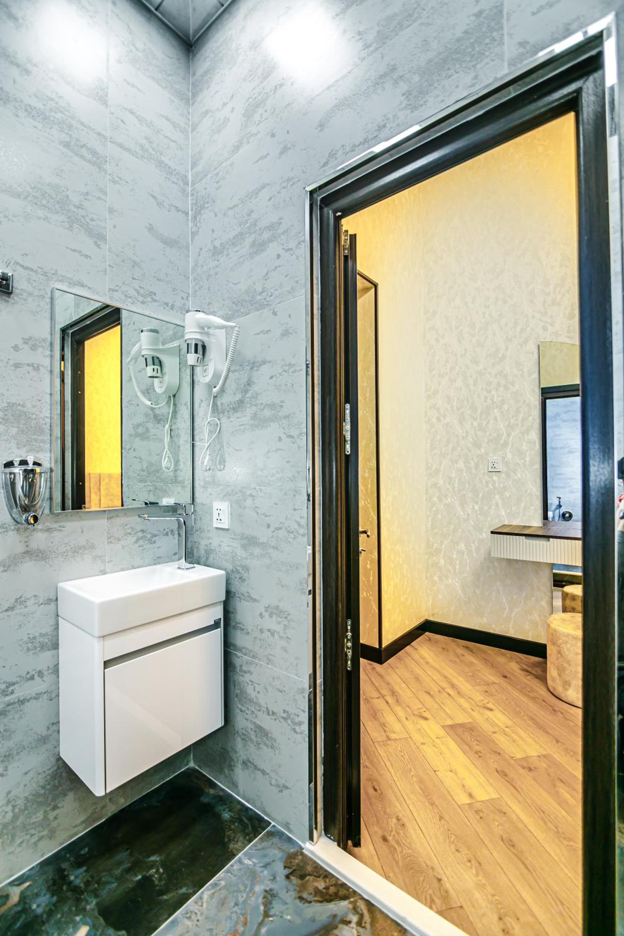 Apartment on Nizami 93