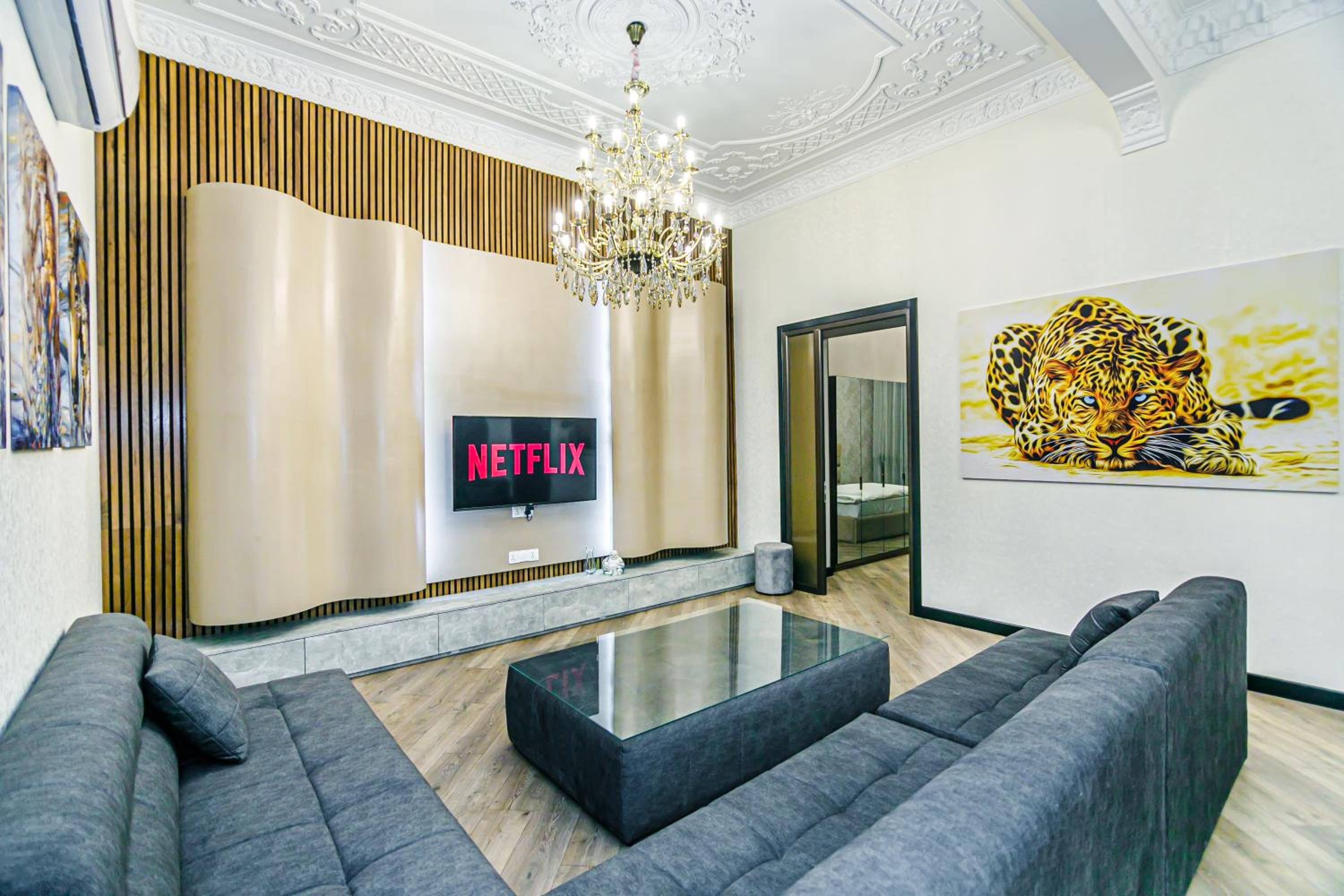 Apartment on Nizami 93
