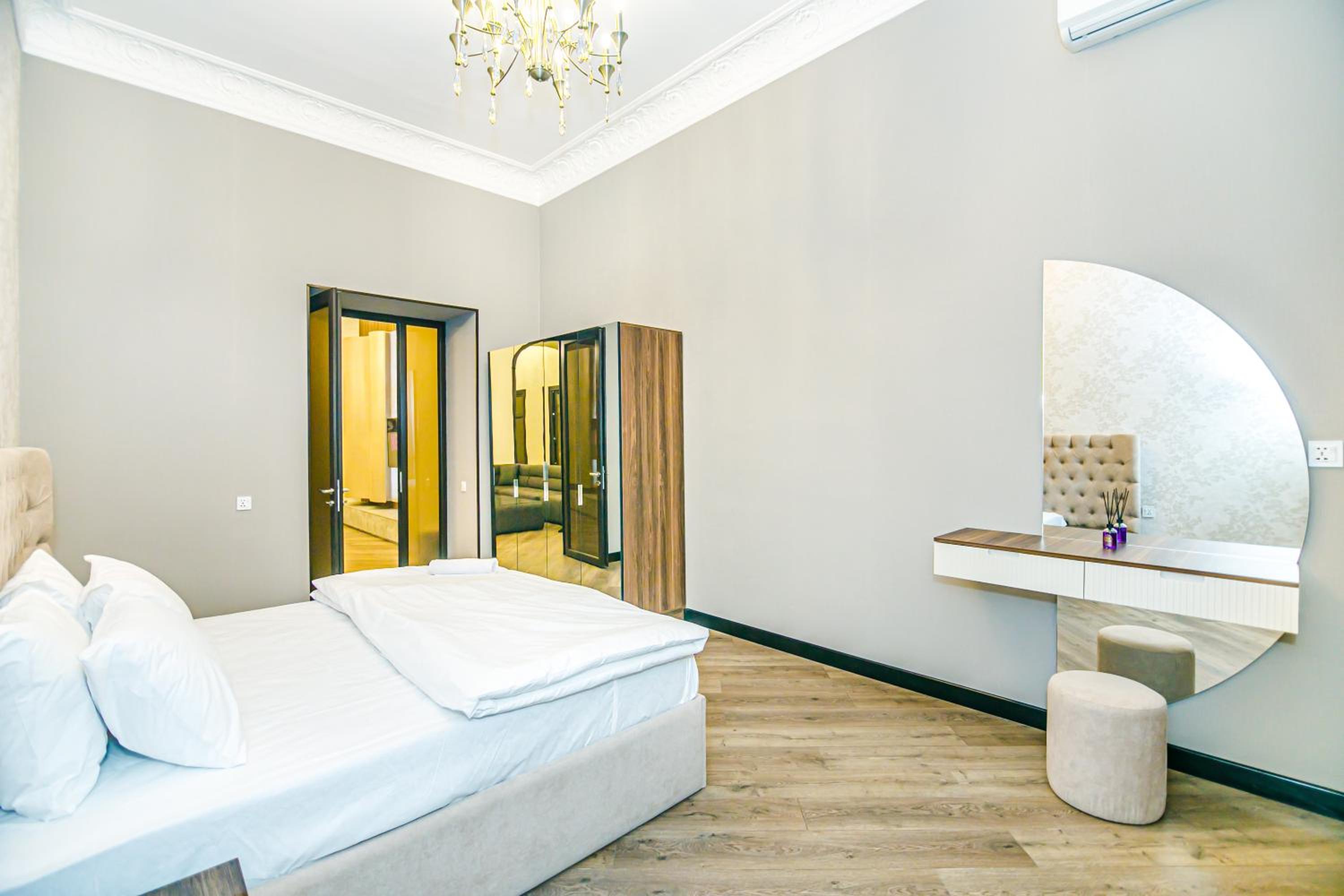 Apartment on Nizami 93