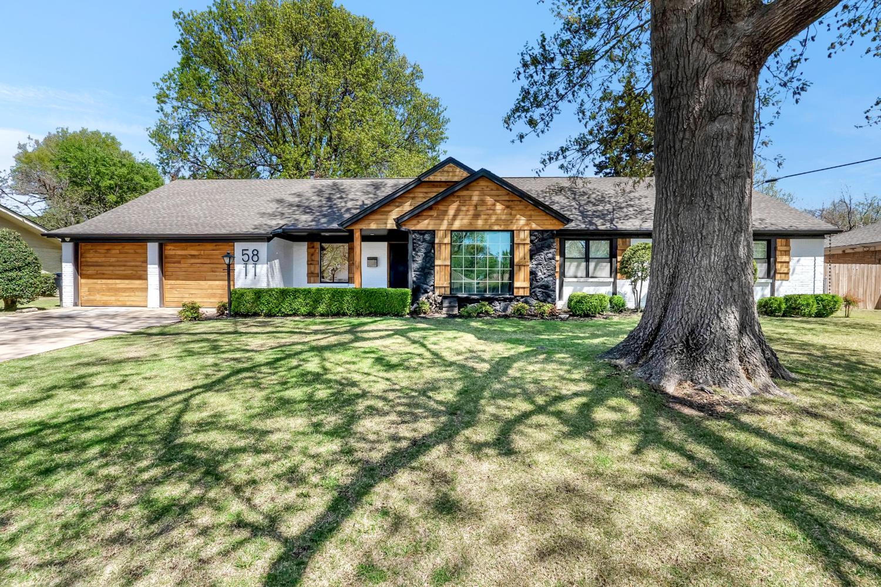 10min to EXPO - Family-Friendly with Office & Playroom view 3