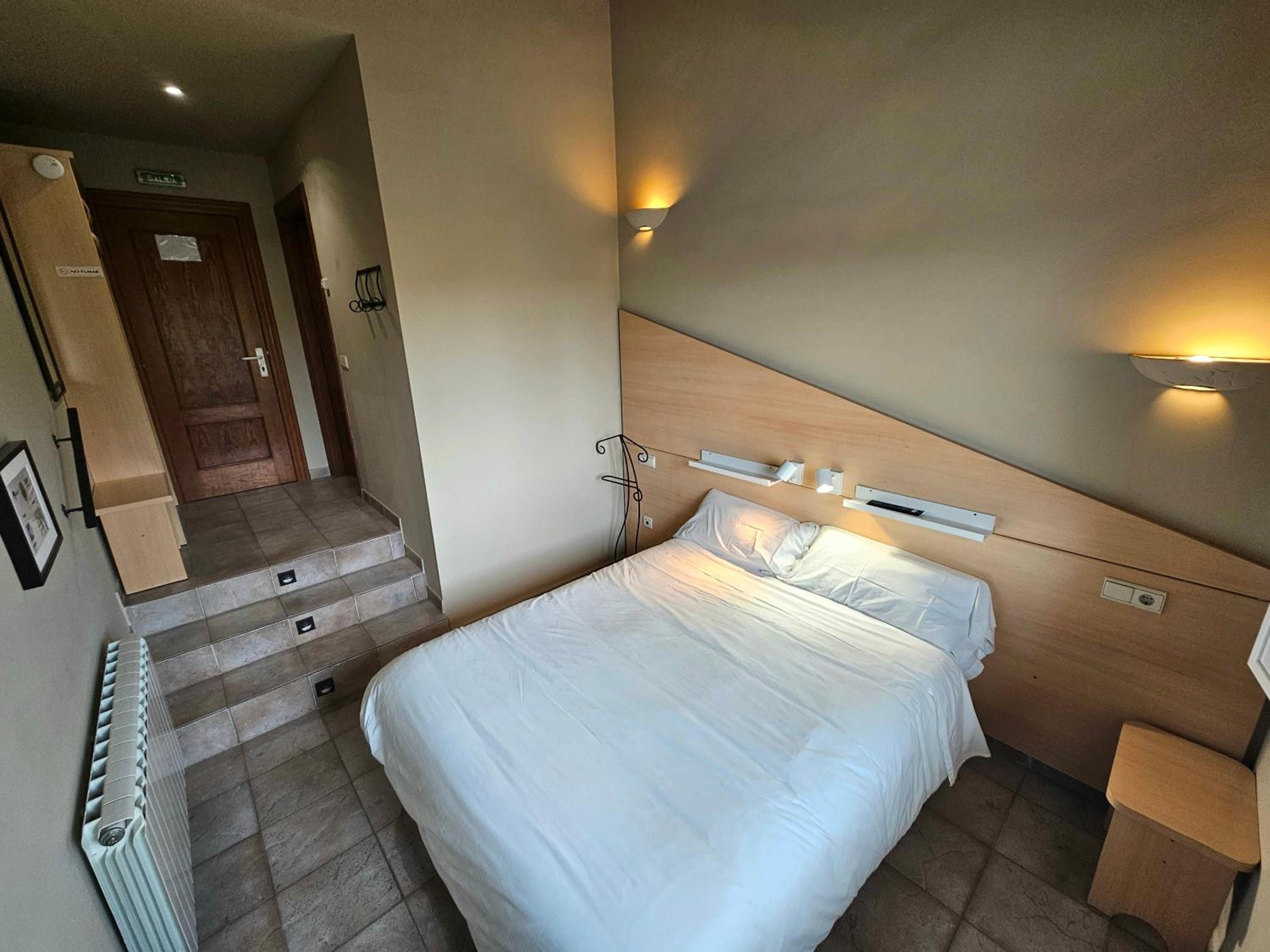 Hostal JP y Estudios view 5