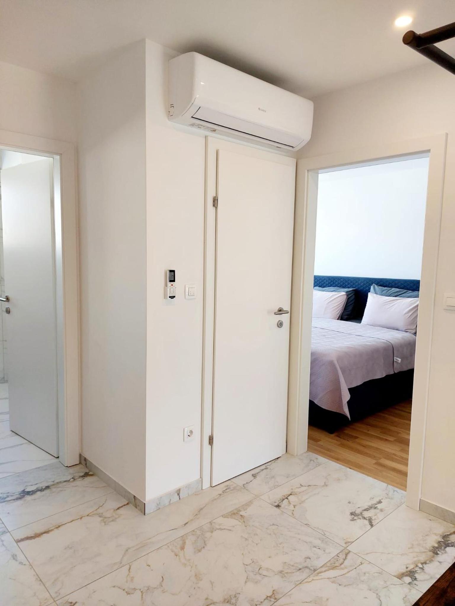 WONDERFUL 2 bedroom apartment 10min walk from center and beach photo 4