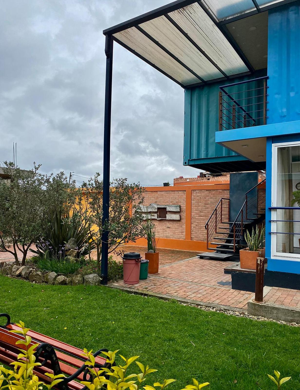 Container convertido en acogedor apartamento
