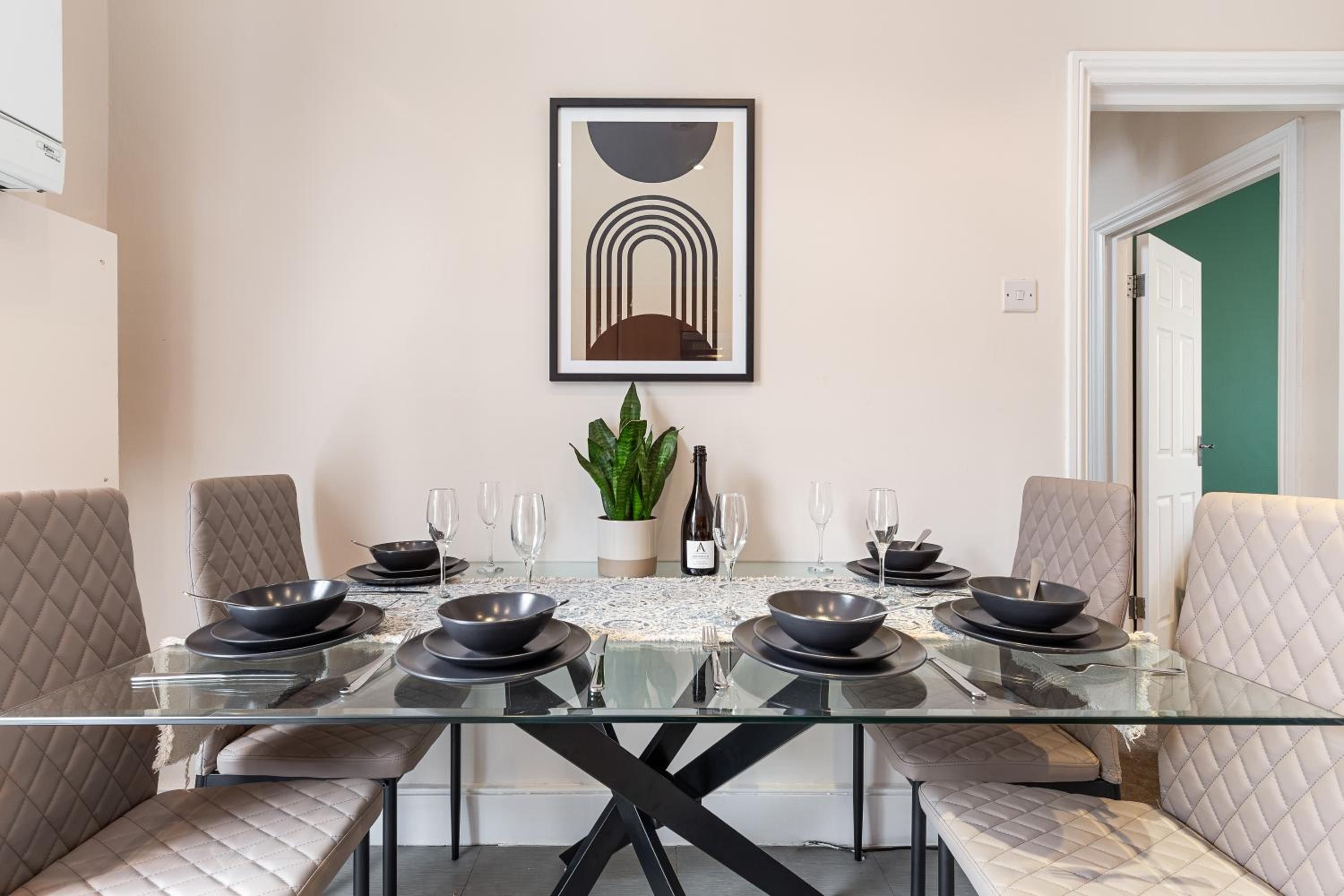 Serviced Duplex in Paddington, near Hyde Park Marble Arch, W2 London