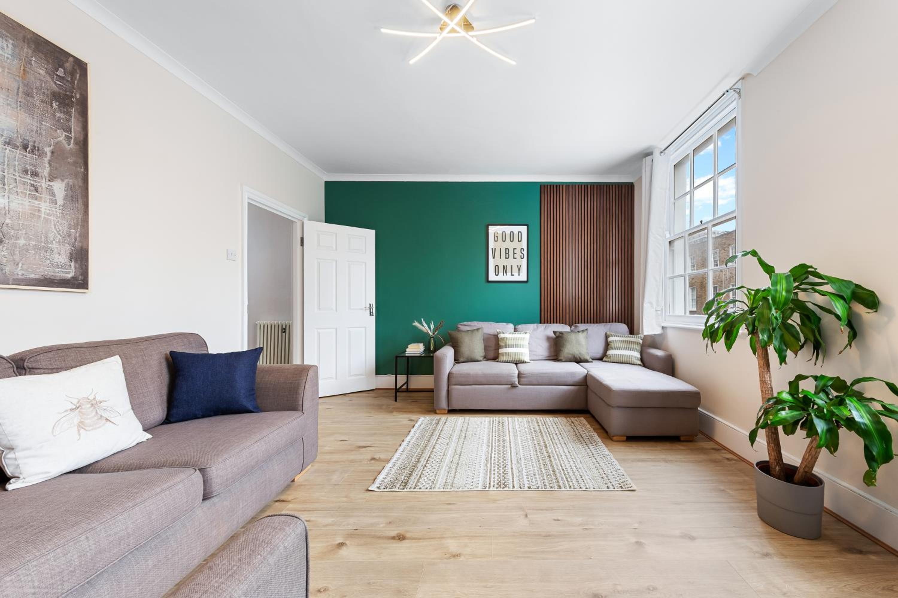 Serviced Duplex in Paddington, near Hyde Park Marble Arch, W2 London