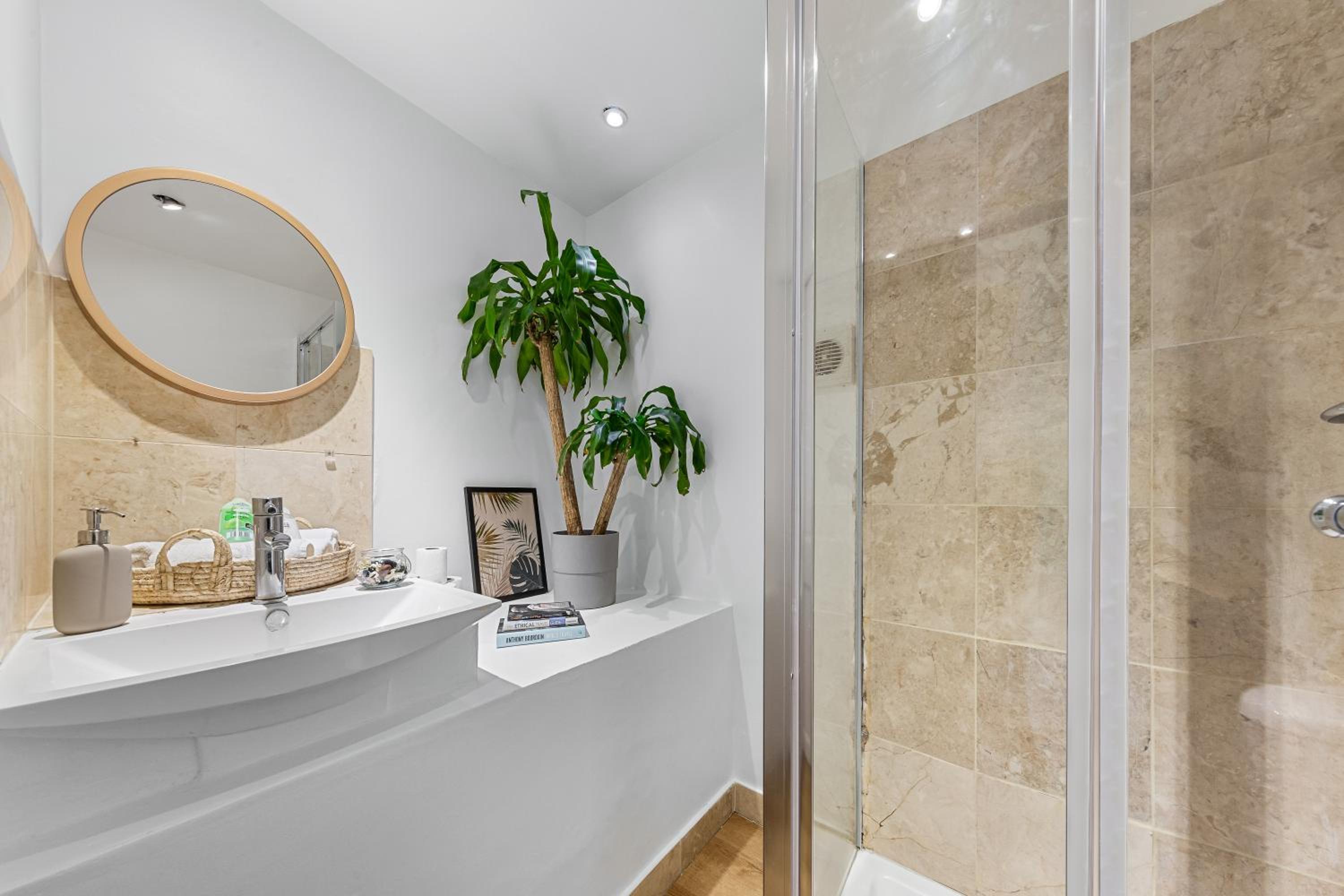 Serviced Duplex in Paddington, near Hyde Park Marble Arch, W2 London