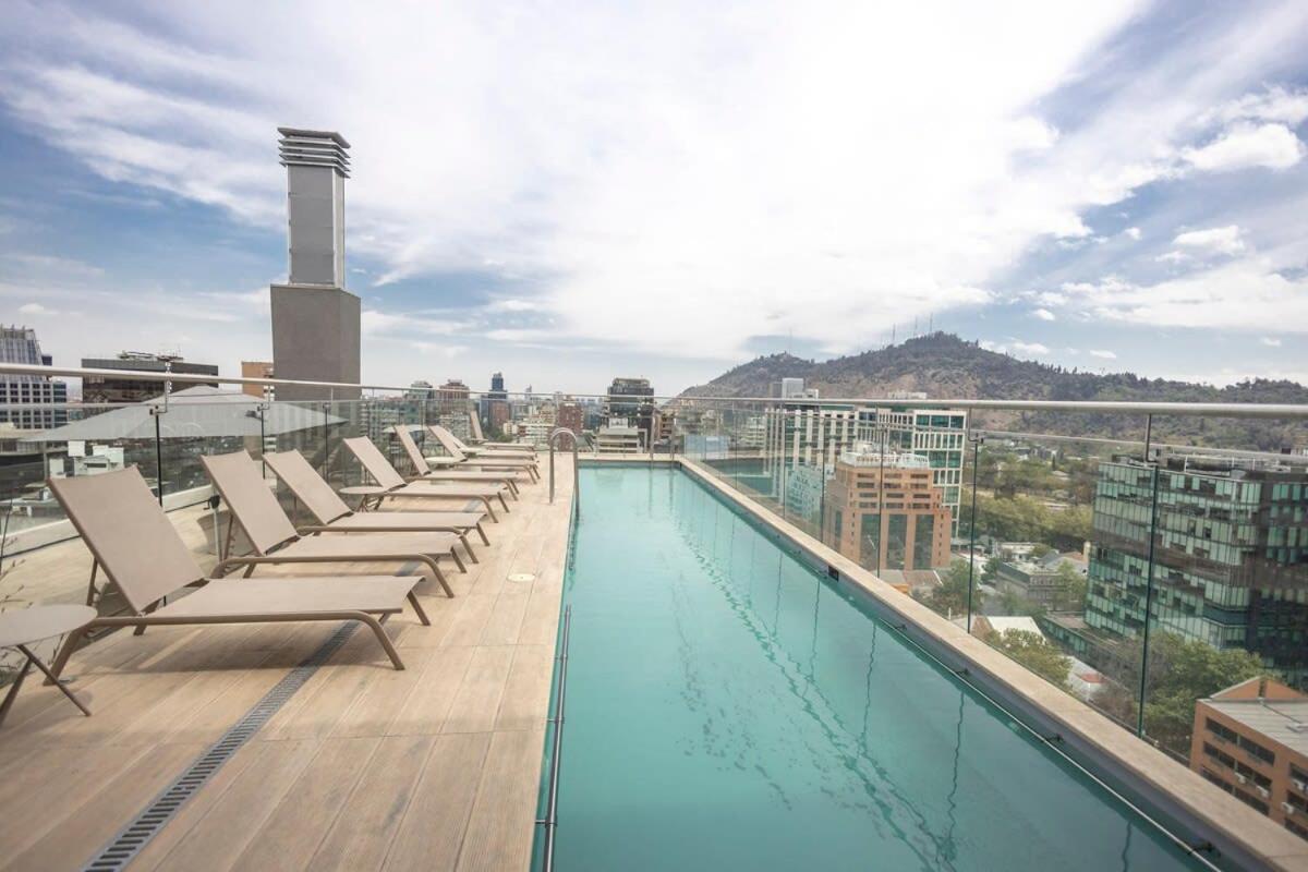 Cozy apartment steps away from Costanera Center