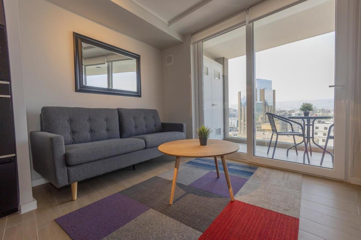 Cozy apartment steps away from Costanera Center
