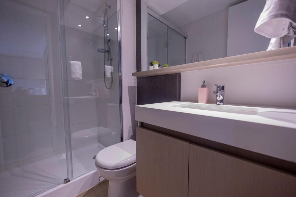Cozy apartment steps away from Costanera Center