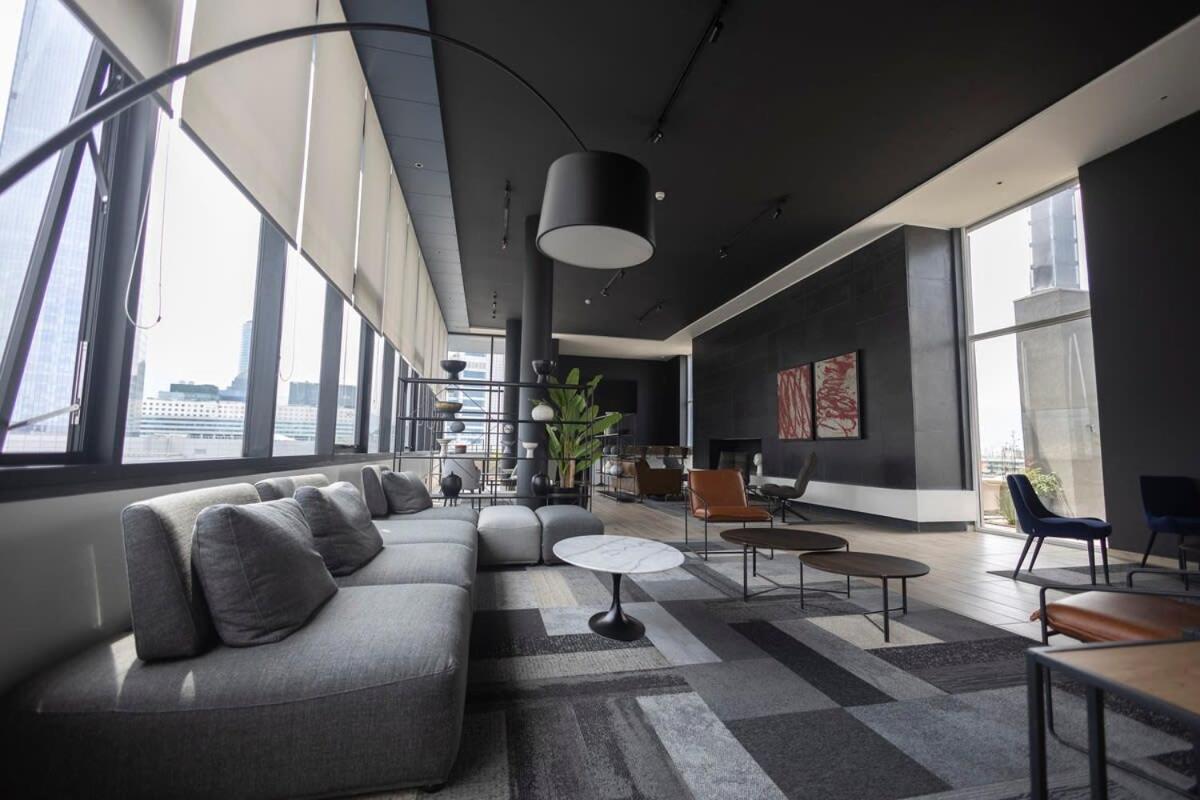 Cozy apartment steps away from Costanera Center