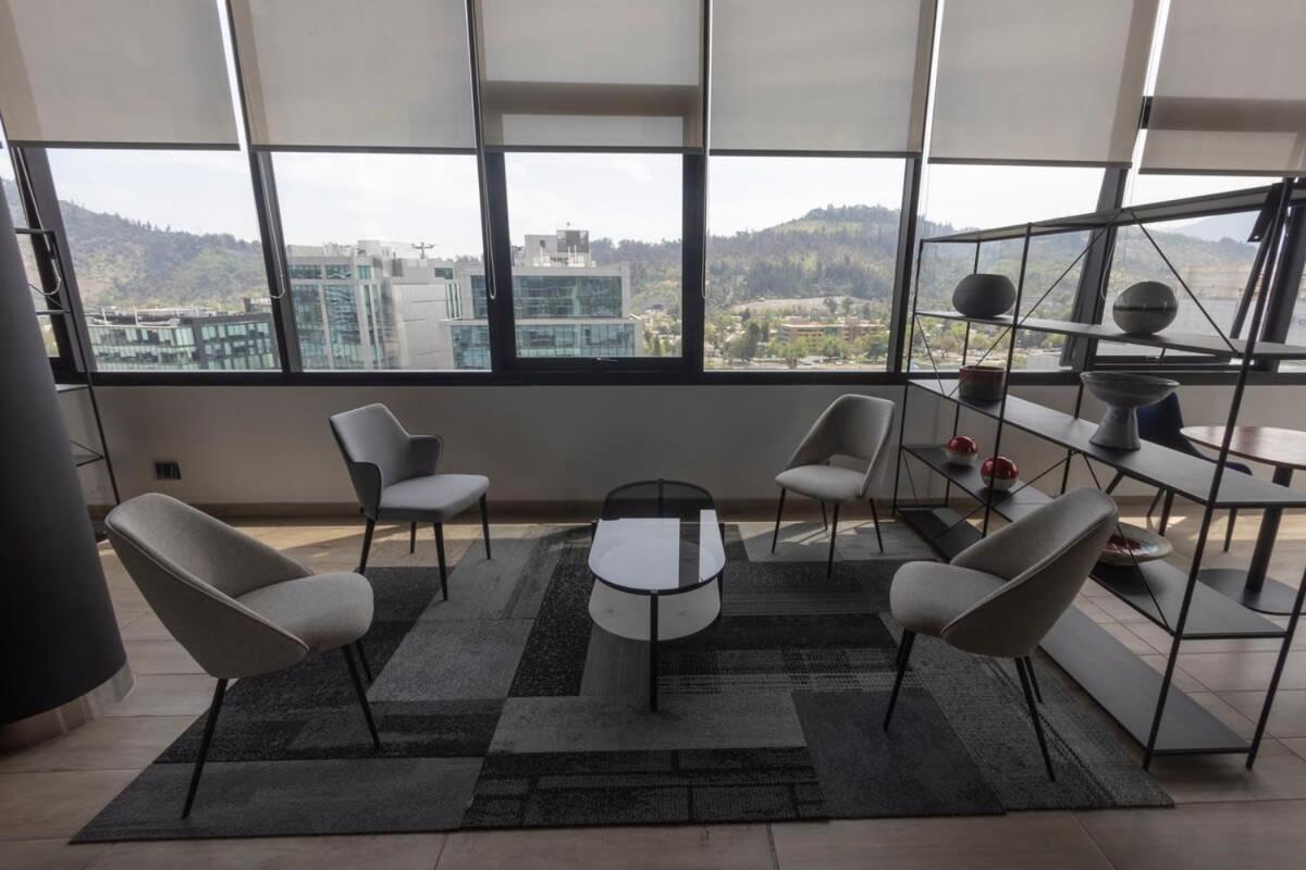 Cozy apartment steps away from Costanera Center