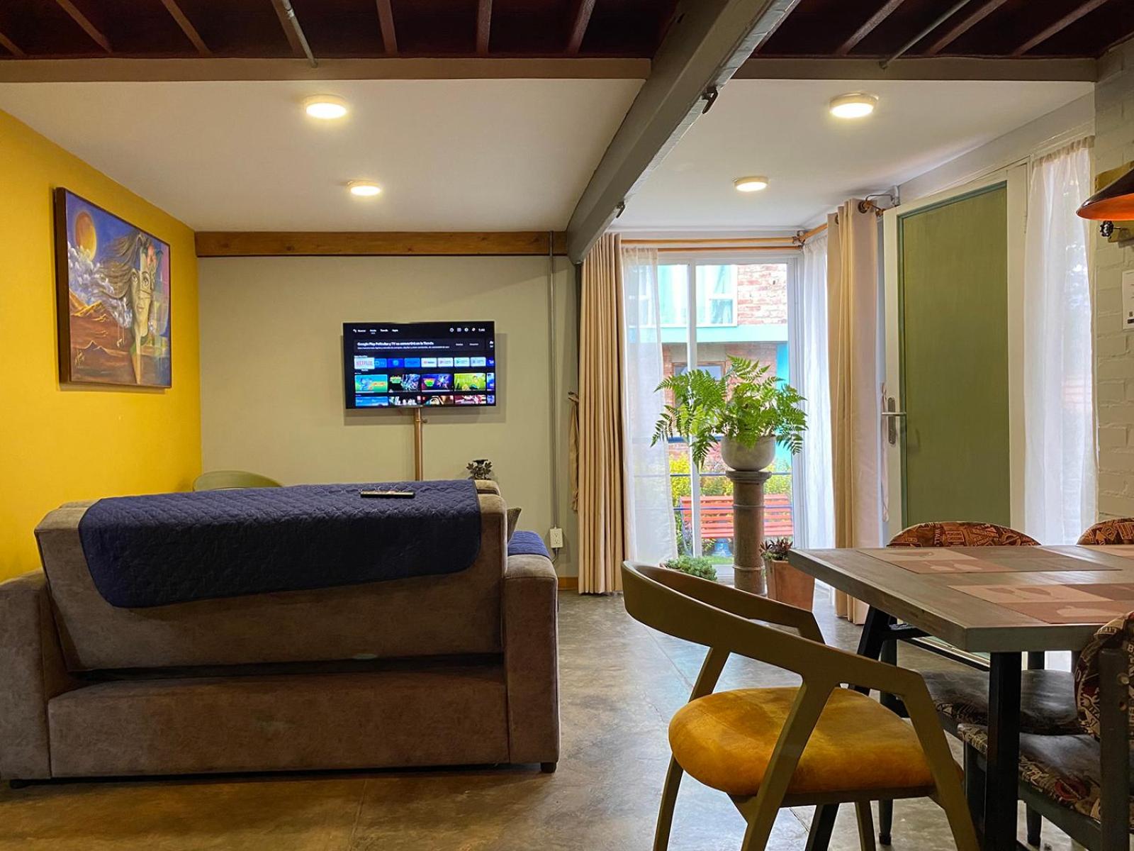 Container convertido en acogedor apartamento