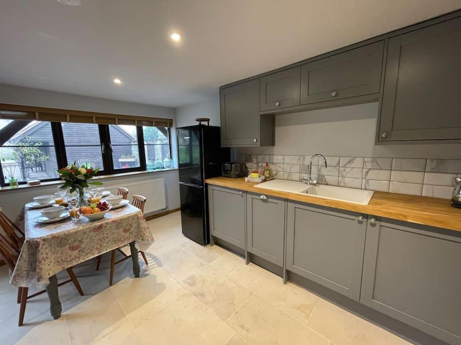 Cosy luxury Grade II listed barn in the Forest of Dean view 4