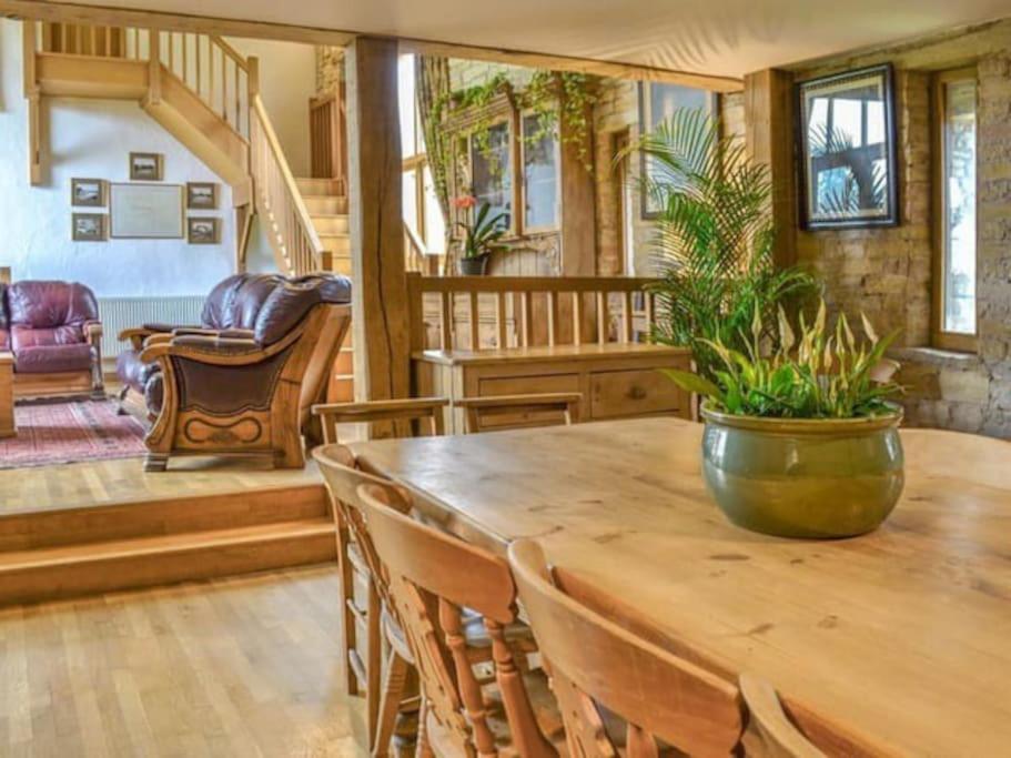 Cosy luxury Grade II listed barn in the Forest of Dean view 5