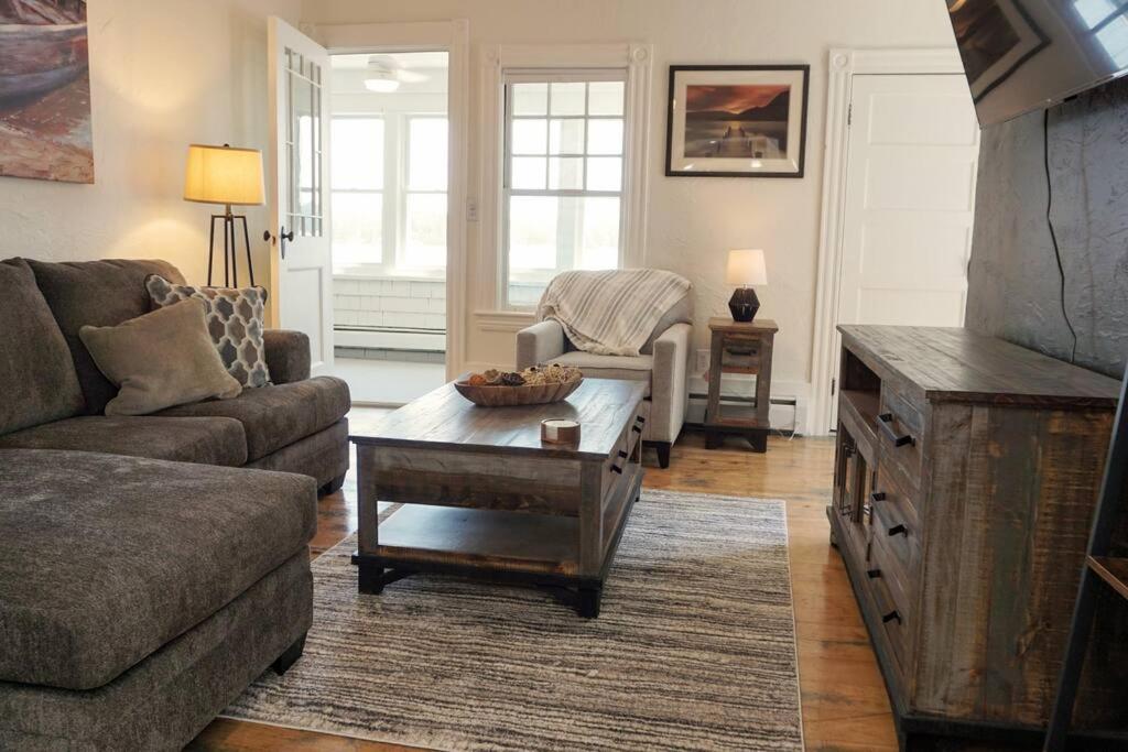Majestic Lakeview Duplex Apt for 8! Fully furnished and ready for your getaway! view 5