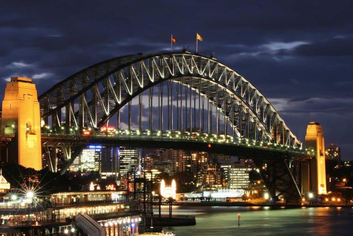 A Comfy 2BR Apt for 7 Next to Darling Harbour
