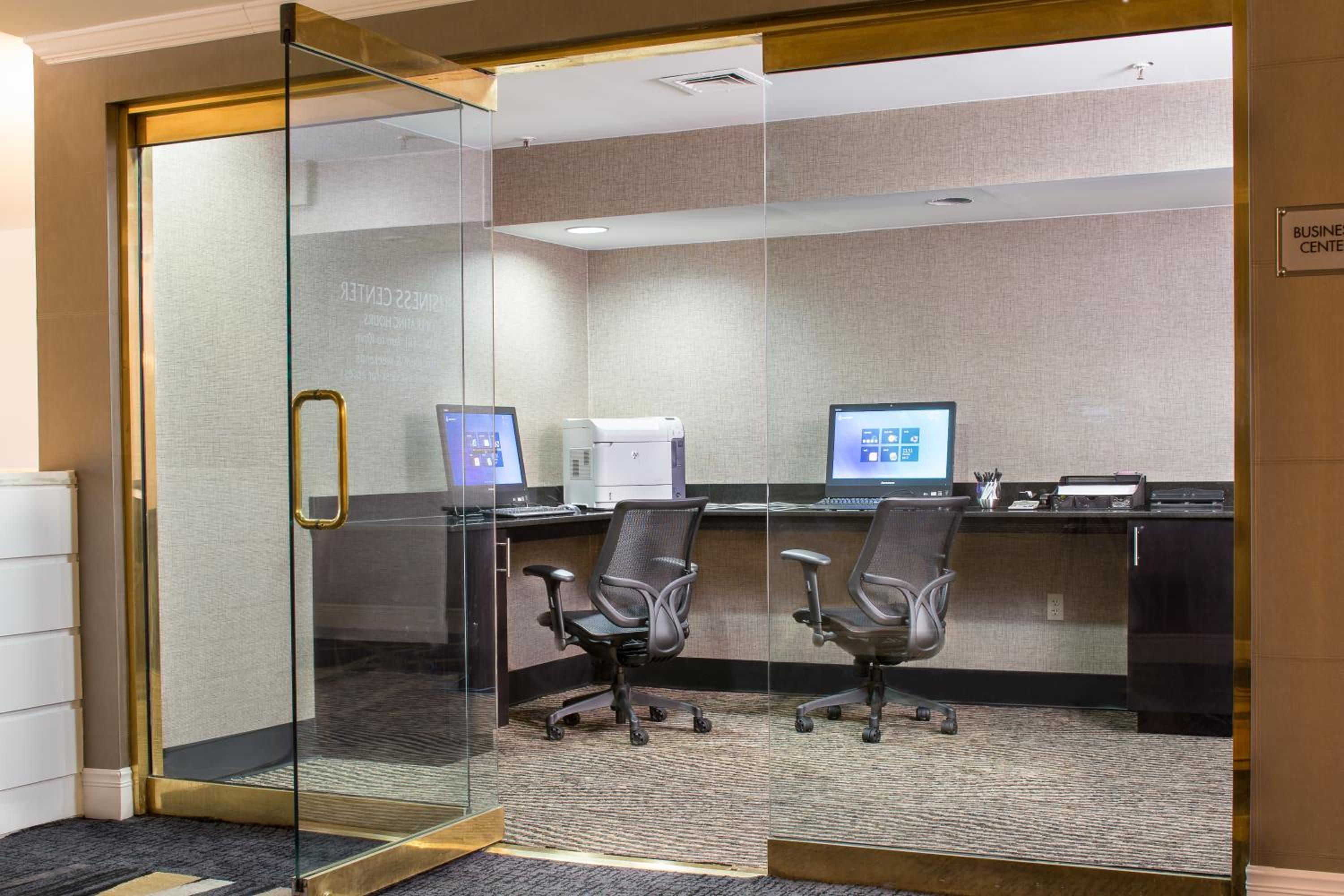 LaGuardia Plaza Hotel - Property Image 46