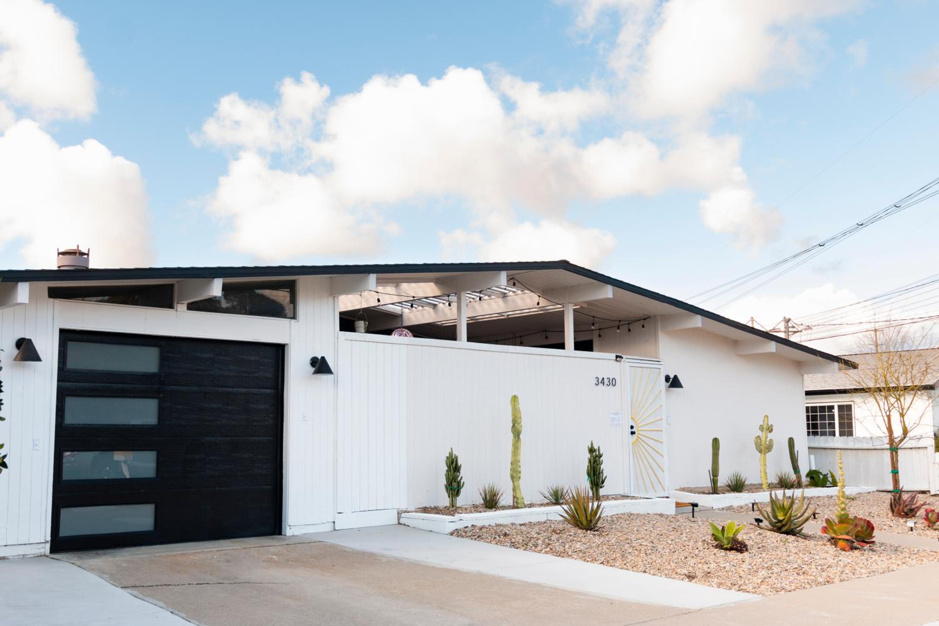 Sunshine Oasis 5 Bed + Hot Tub, 5 Miles From Beach view 3